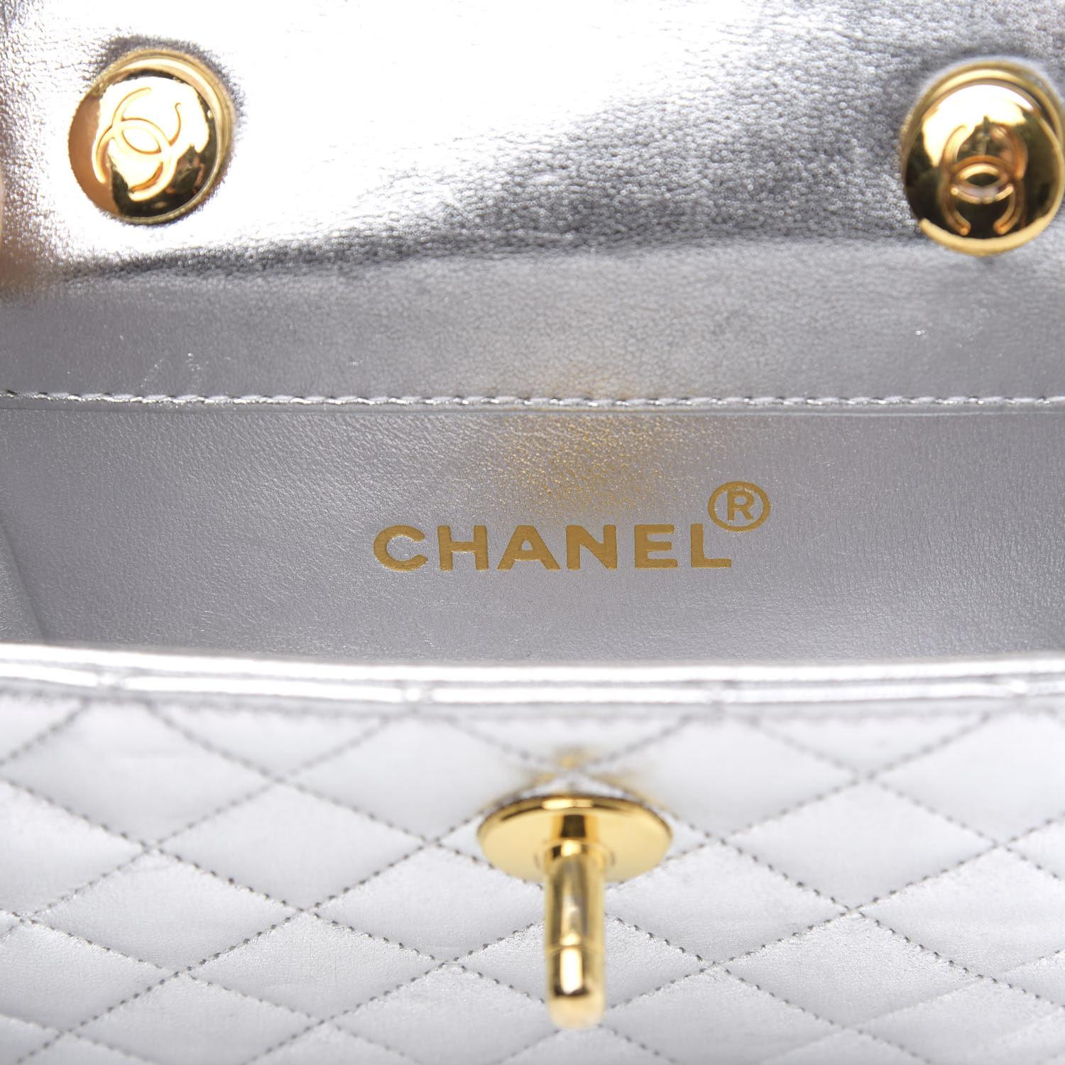 Chanel Vintage 90's Micro Mini Metallic Silver Quilted Classic Flap Bag Unisexe en vente