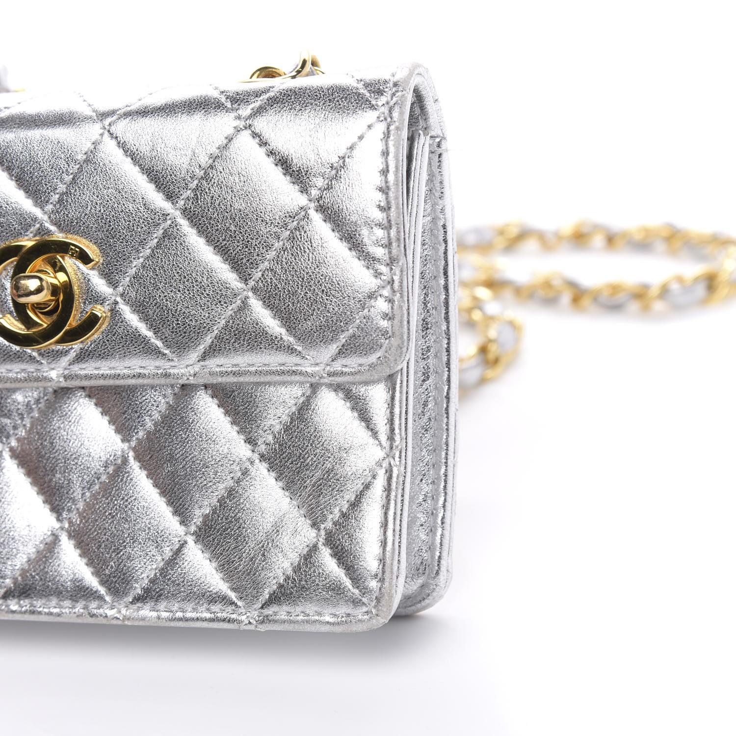 Chanel Vintage 90's Micro Mini Metallic Silver Quilted Classic Flap Bag en vente 5