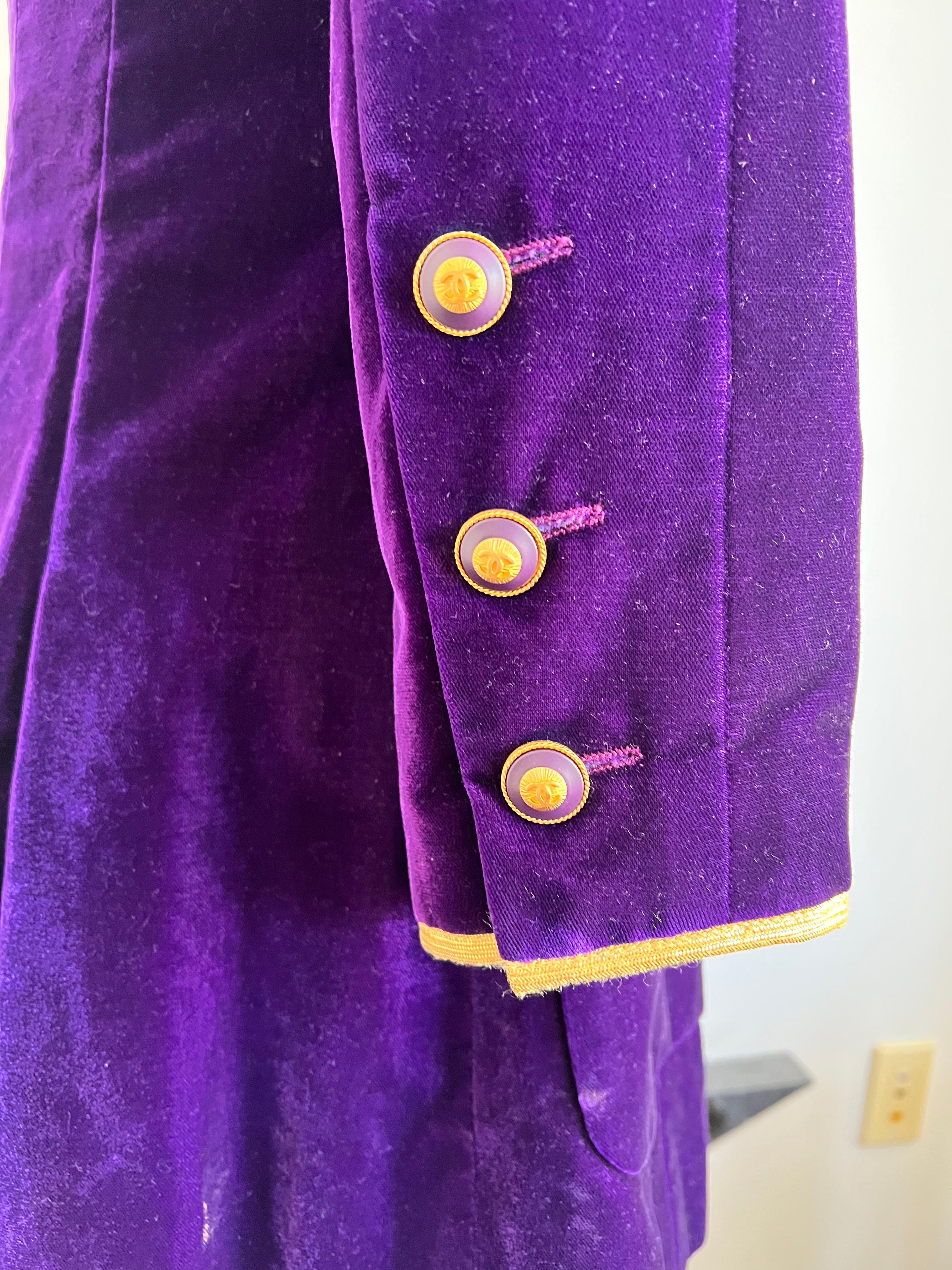 Women's Chanel Vintage 90's Purple Velvet Jacket with Gold Trim For Sale