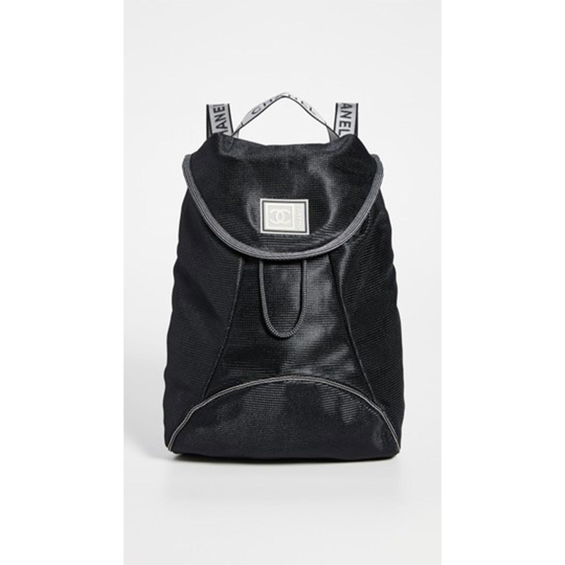 Chanel - Sac à dos de sport vintage en nylon noir et microfibre avec mini maille en maille, rare Bon état - En vente à Miami, FL