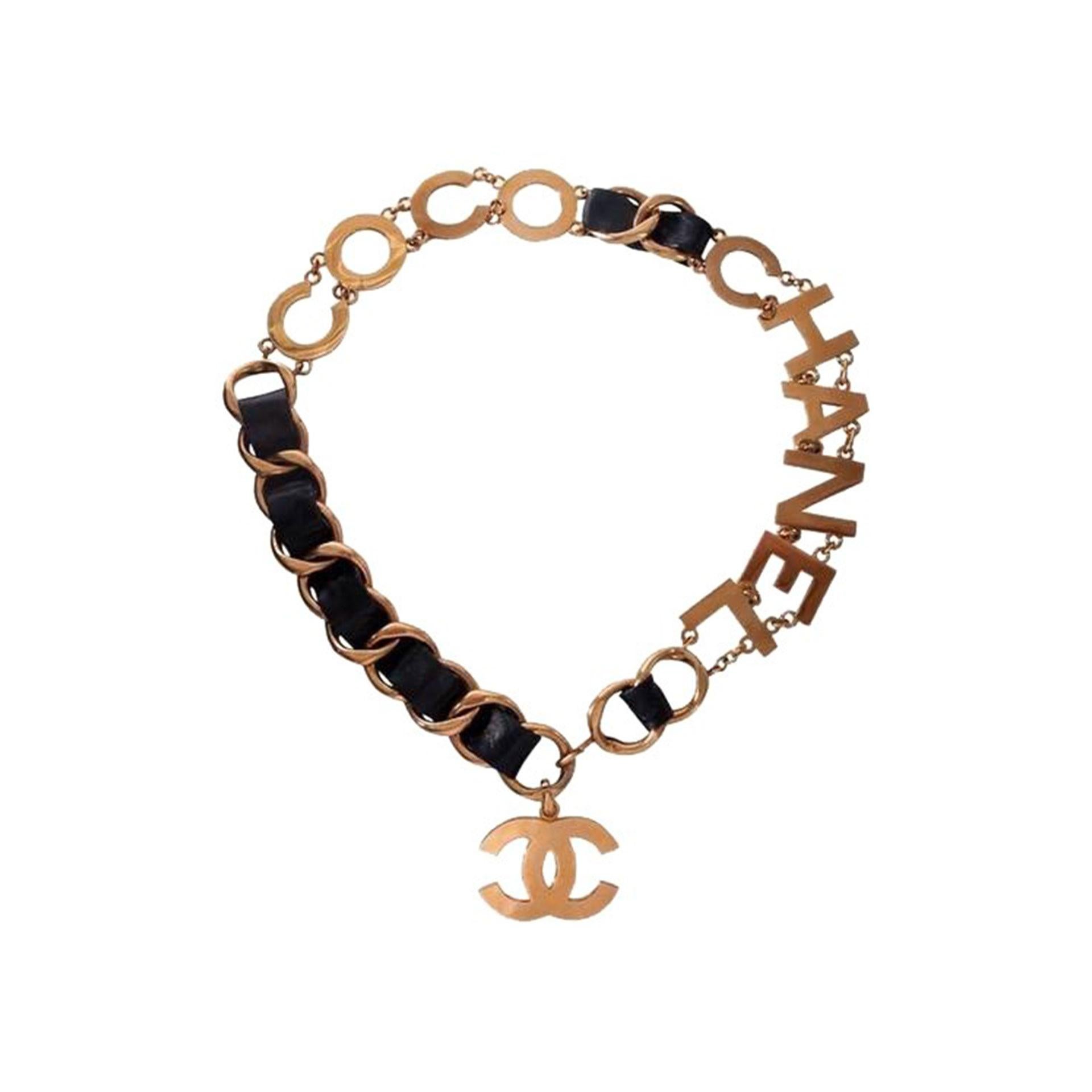 Chanel Vintage 90er Jahre Laufsteg Sammler COCO CHANEL Gold Buchstaben Gürtel Halskette Selten (Braun) im Angebot