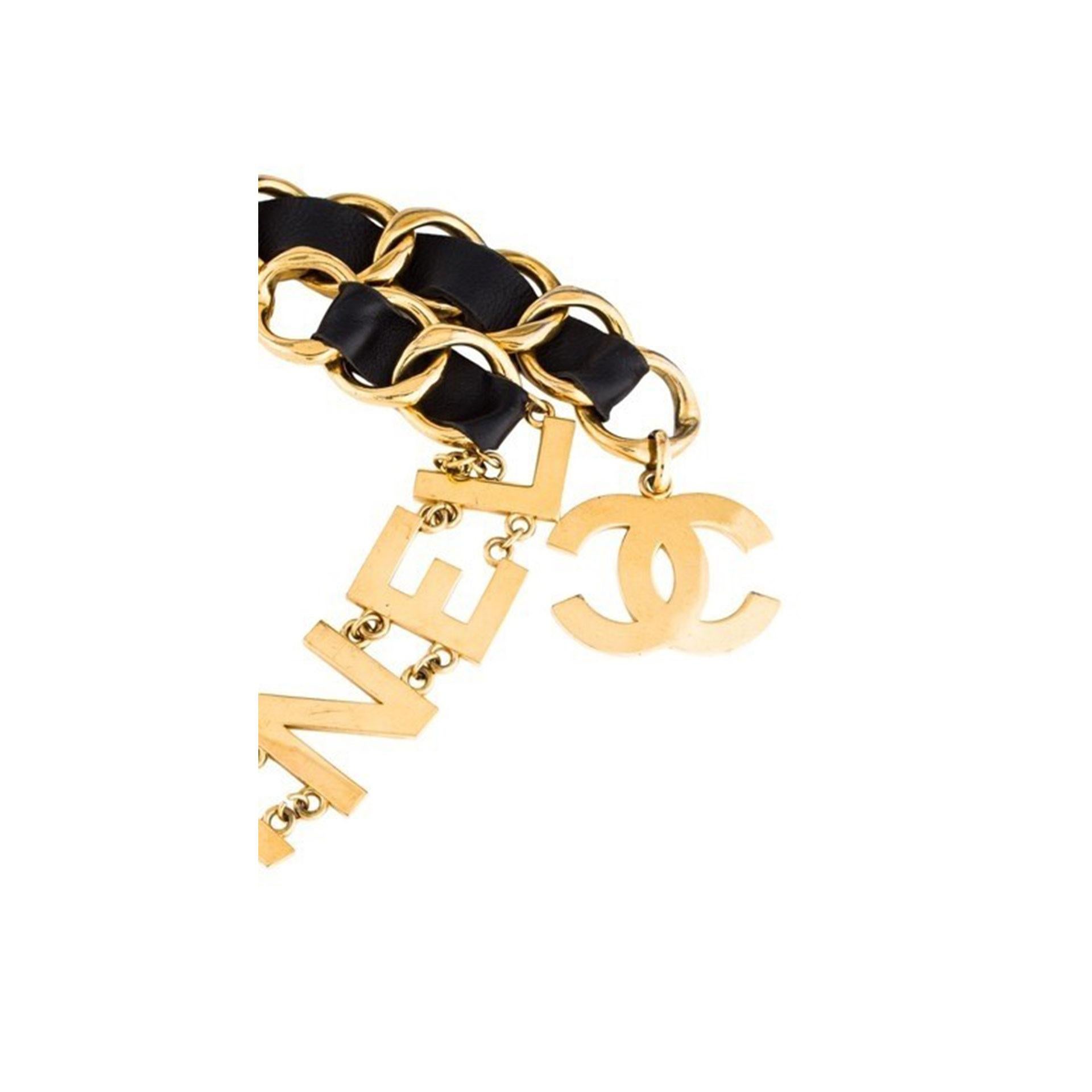 Chanel Vintage 90er Jahre Laufsteg Sammler COCO CHANEL Gold Buchstaben Gürtel Halskette Selten für Damen oder Herren im Angebot