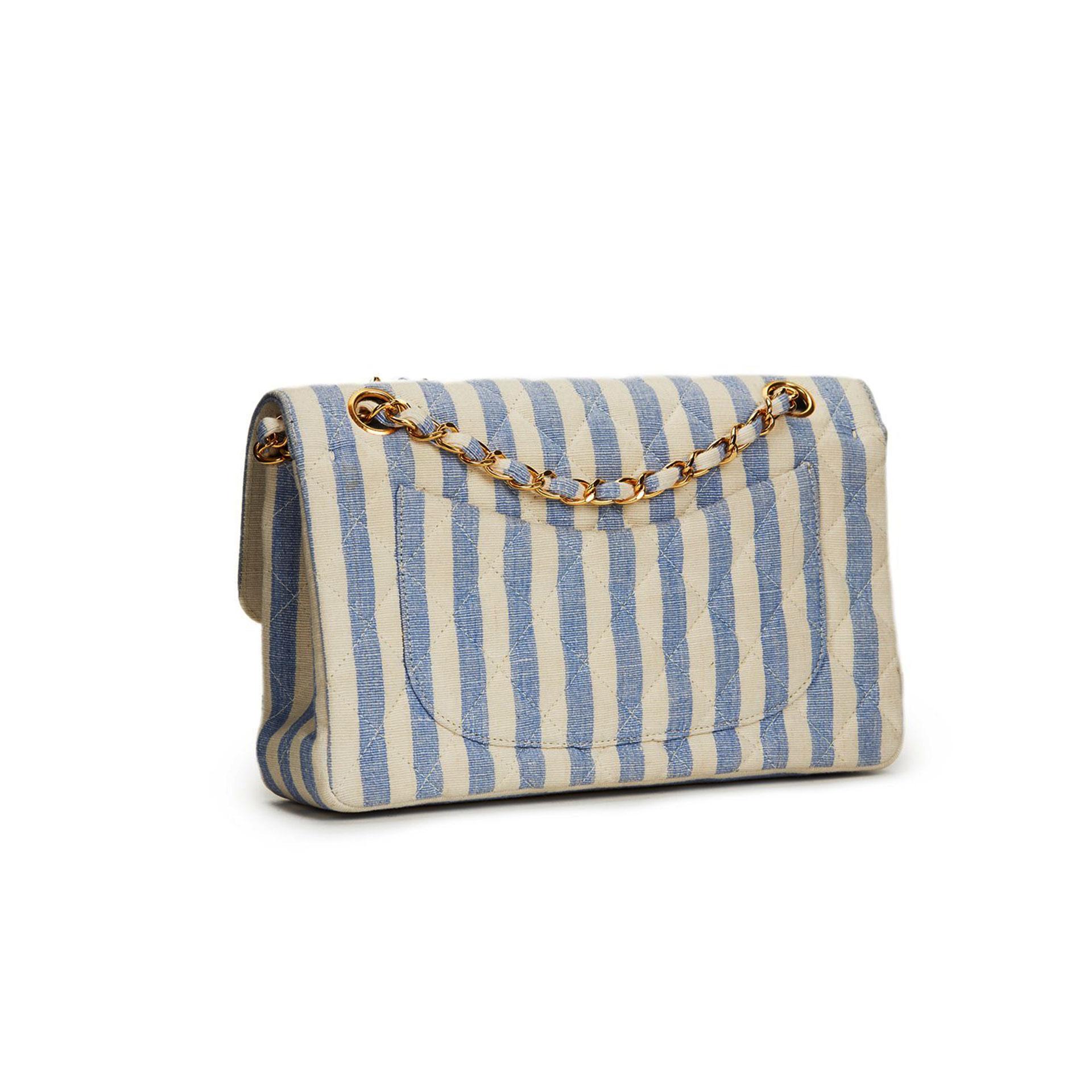 Chanel Classic Flap Vintage 90s Striped Rare Blue and White Linen & Cotton Shoulder Bag

1990 {VINTAGE 29 Years}
24K Gold plated hardware
Linen and cotton blend
Diamond stitch with striped light blue and white pattern
Double flap with leather ivory