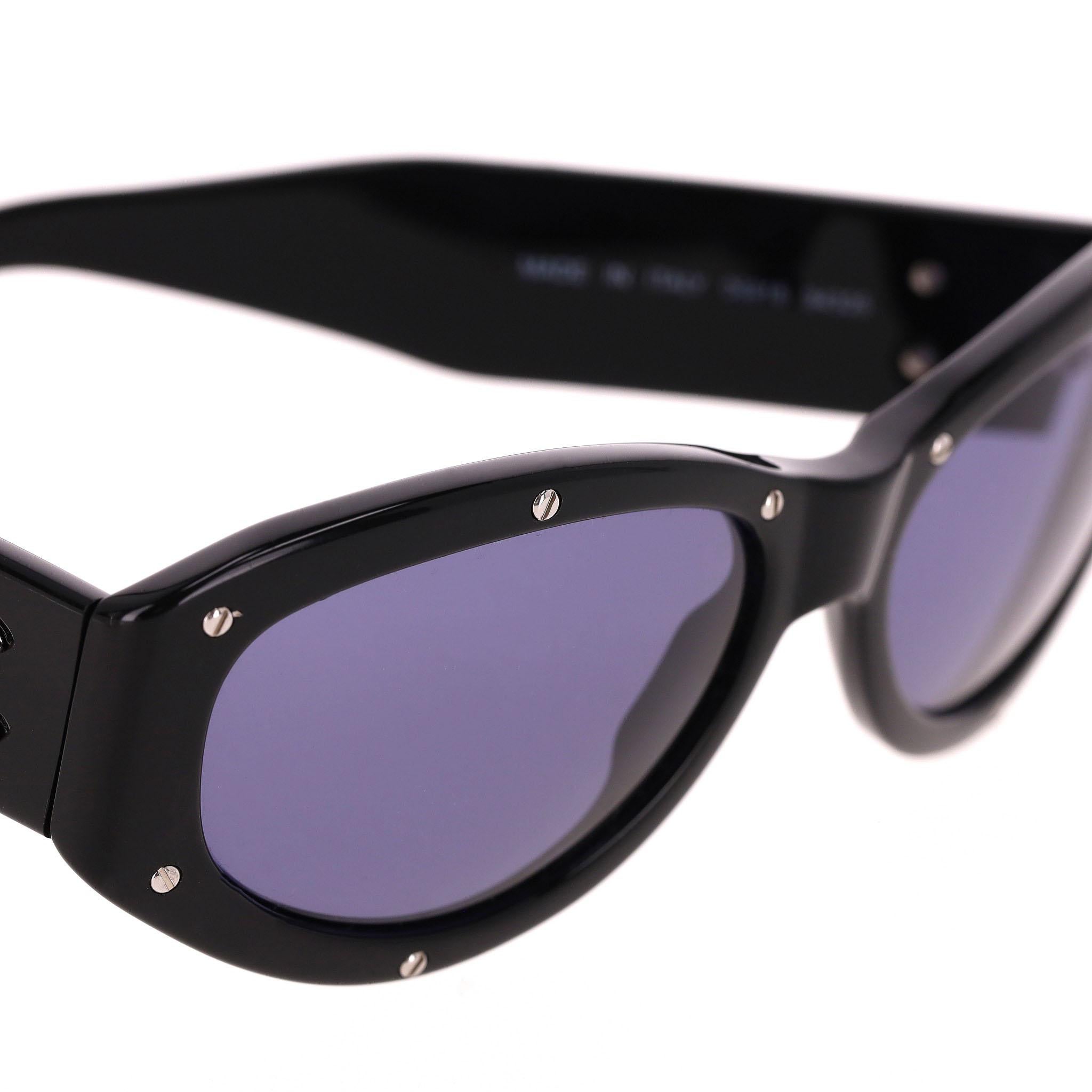 Chanel Vintage 90's - Lunettes de soleil Cat-Eye à clous Bon état - En vente à London, GB