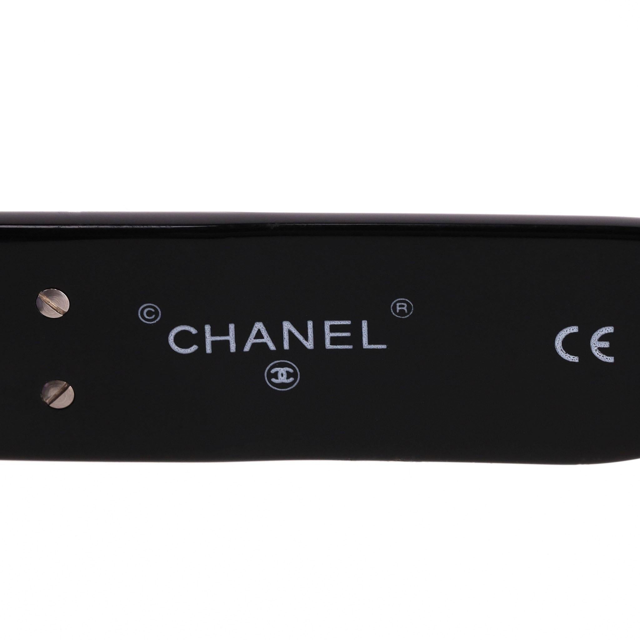 Chanel Vintage 90's - Lunettes de soleil Cat-Eye à clous en vente 1