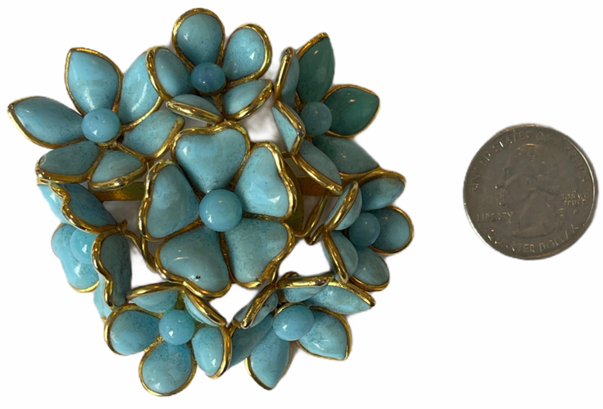 Women's Chanel Vintage '90s Turquoise Gripoix Glass Floral Brooch For Sale