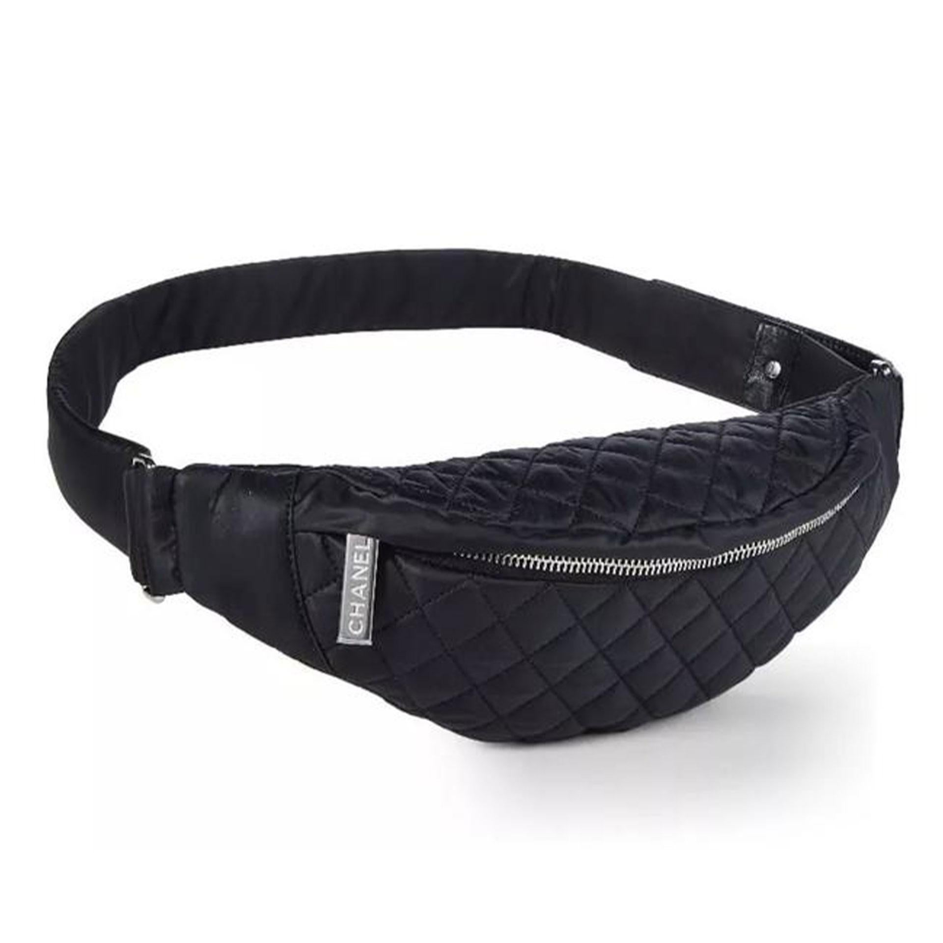 Chanel Sport Fanny Pack Waist Bag Crossbody Banane Rare Soldout

Silver hardware
Zip closure with CC engraving
Adjustable waist strap
Nylon lining

Made in Italy