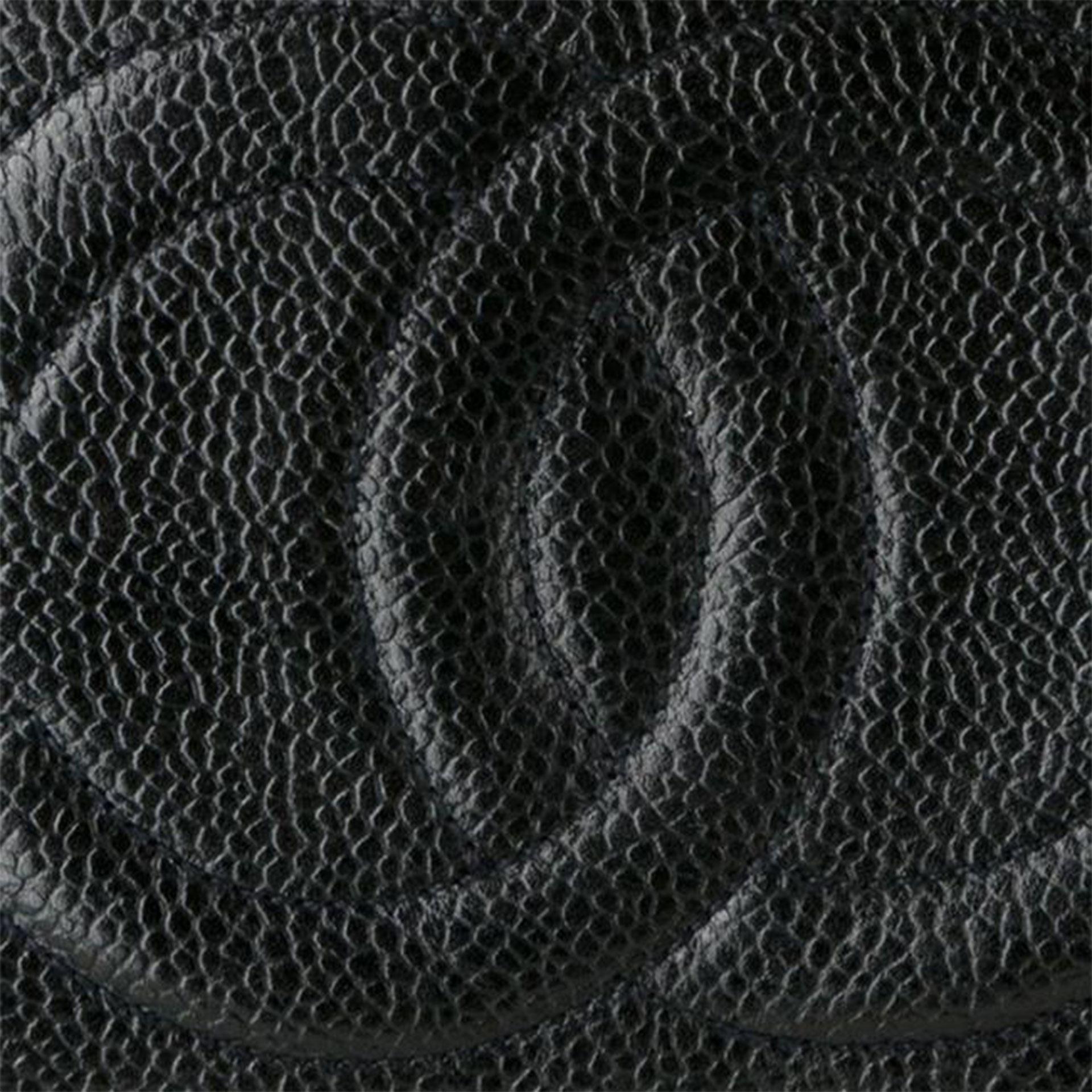 Chanel 1996 Vintage Woc Brieftasche an Kette Cross Body Bag aus schwarzem Kalbsleder für Damen oder Herren im Angebot