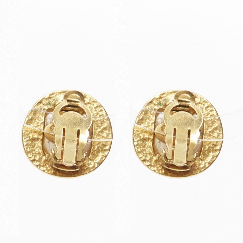 CHANEL Vintage 94A gold tone faux pearl CC logo clip on earring pair In Excellent Condition For Sale In Hong Kong, NT
