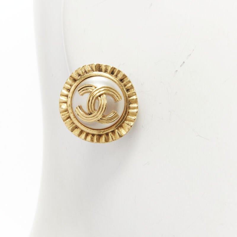 CHANEL Vintage 94A gold tone faux pearl CC logo clip on earring pair For Sale 1