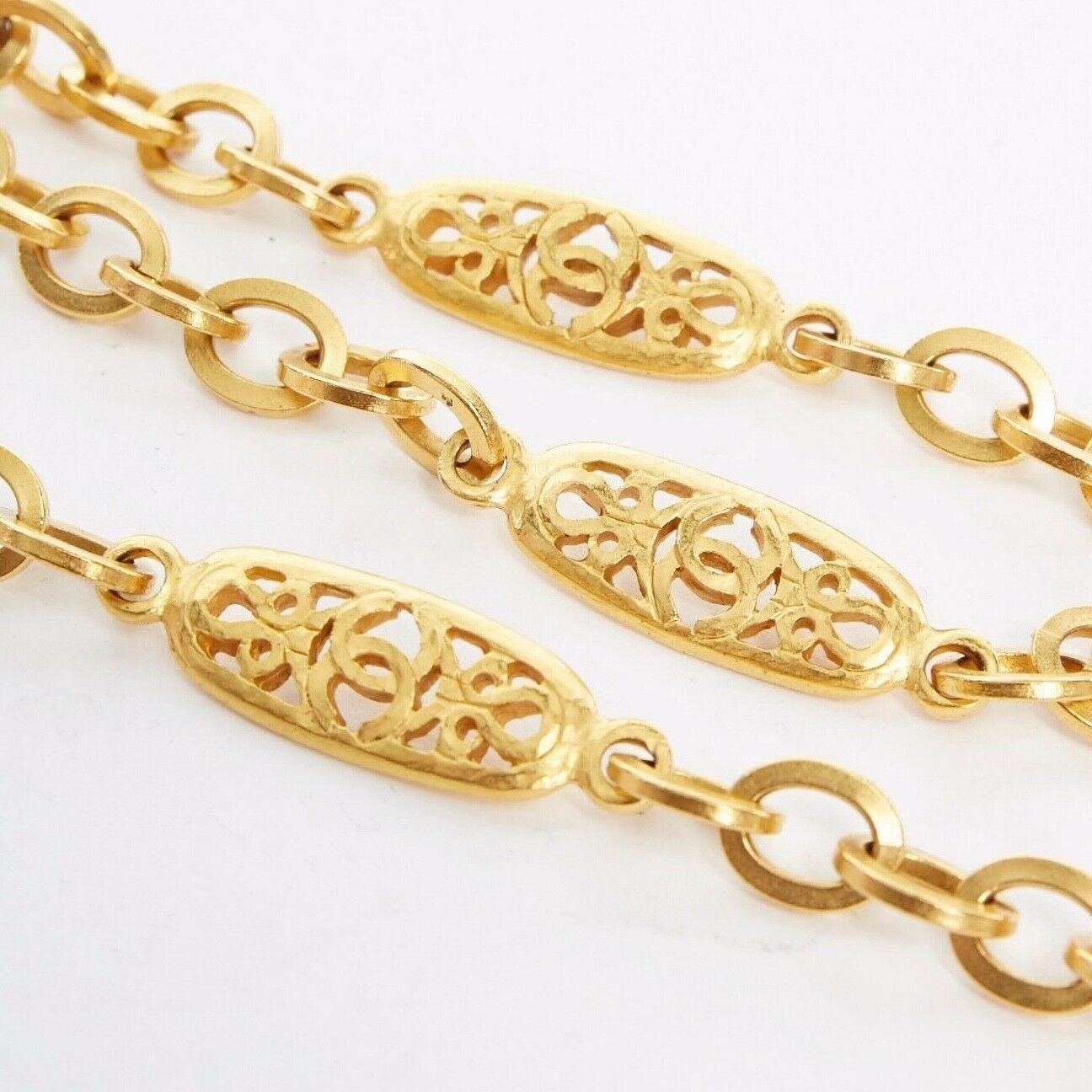 CHANEL Vintage 95P gold baroque CC charm looped chain lobster clasp necklace

CHANEL
STAMPED 