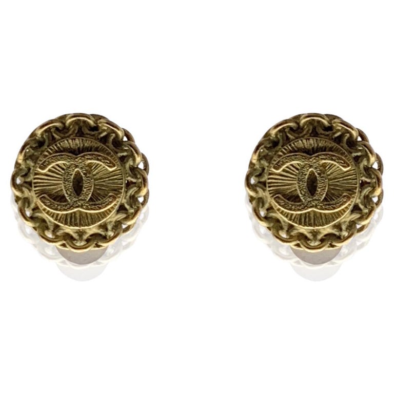 Chanel Vintage Aged Gold Metal Round CC Logo Clip On Earrings For Sale at  1stDibs