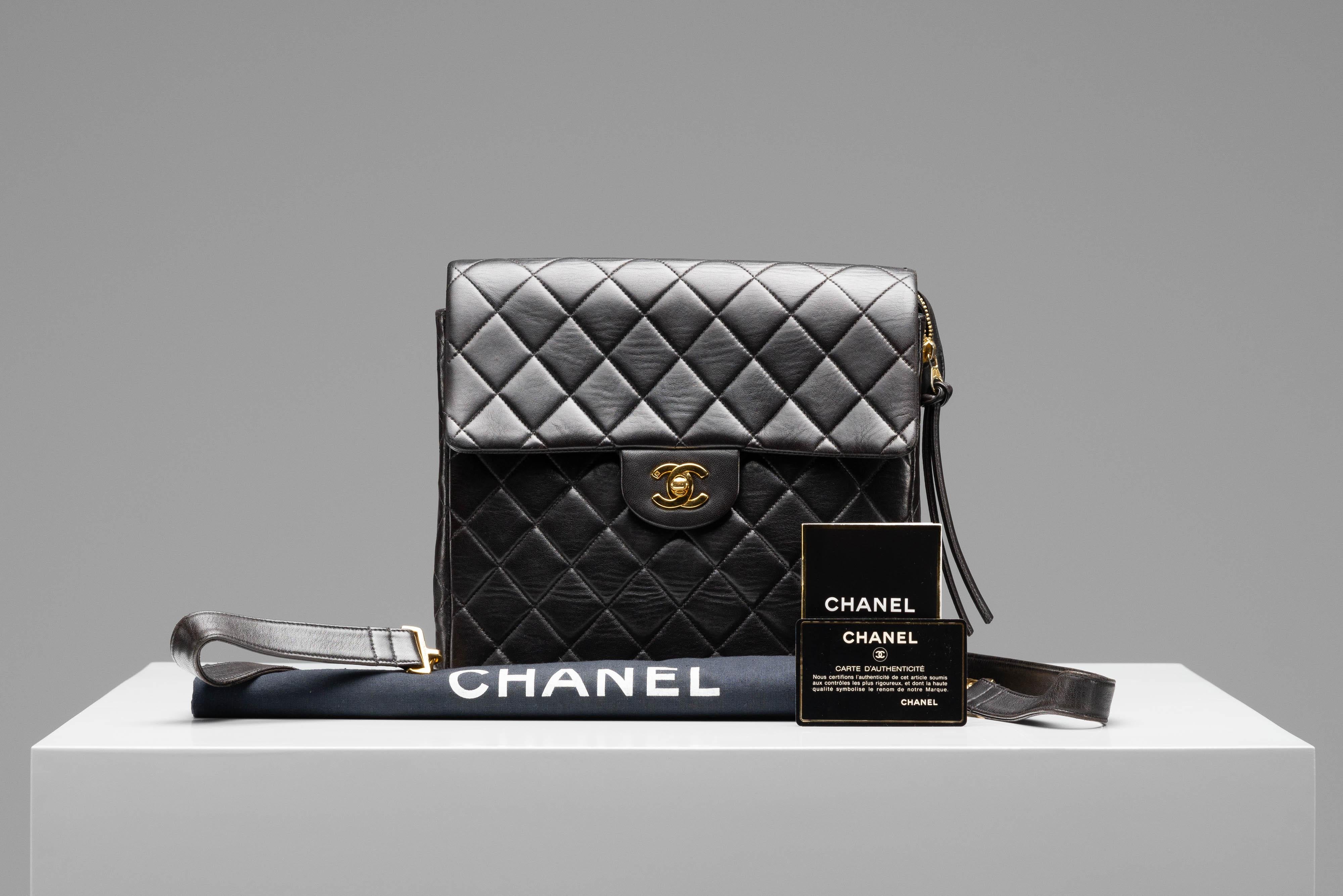 From the collection of SAVINETI we offer this rare Chanel Vintage Backpack:

- Brand: Chanel
- Model: Backpack
- Color: Black
- Condition: Very Good Condition
- Year: 1996-1997
- Materials: Lambskin Leather, 24k Gold-Plated Hardware
- Extras: