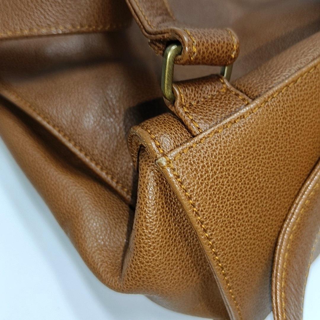 Chanel Vintage Backpack Tan Brown Caviar Leather Gold Hardware 1997-99 en vente 7