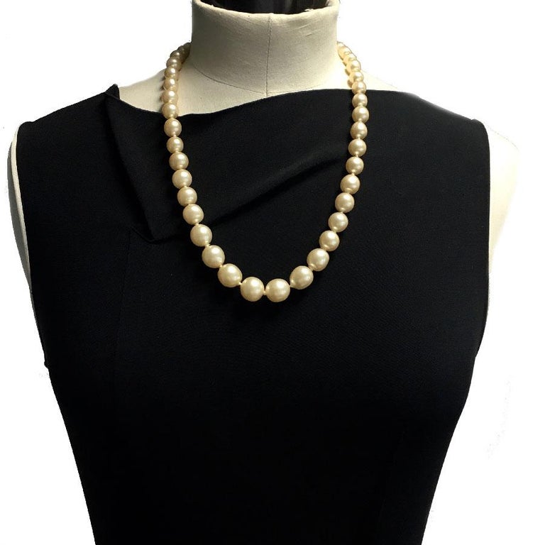 CHANEL Vintage Beaded Necklace in White Pearls at 1stDibs