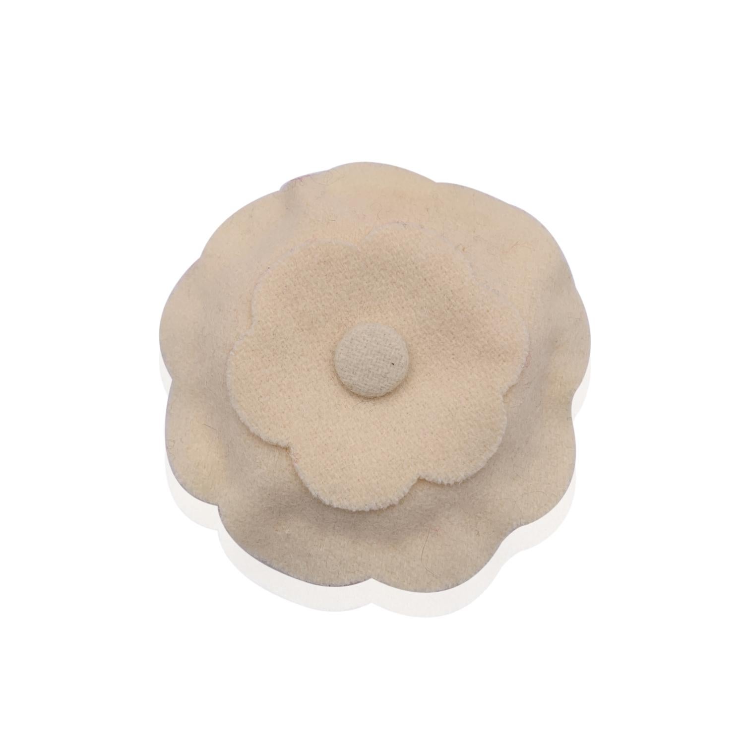 Chanel Vintage Beige Felt Flower Camelia Camellia Brooch Pin In Good Condition In Rome, Rome