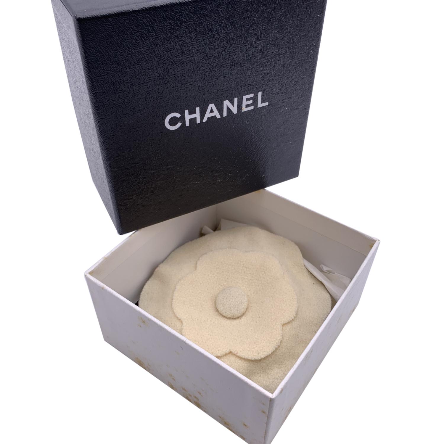 Women's Chanel Vintage Beige Felt Flower Camelia Camellia Brooch Pin