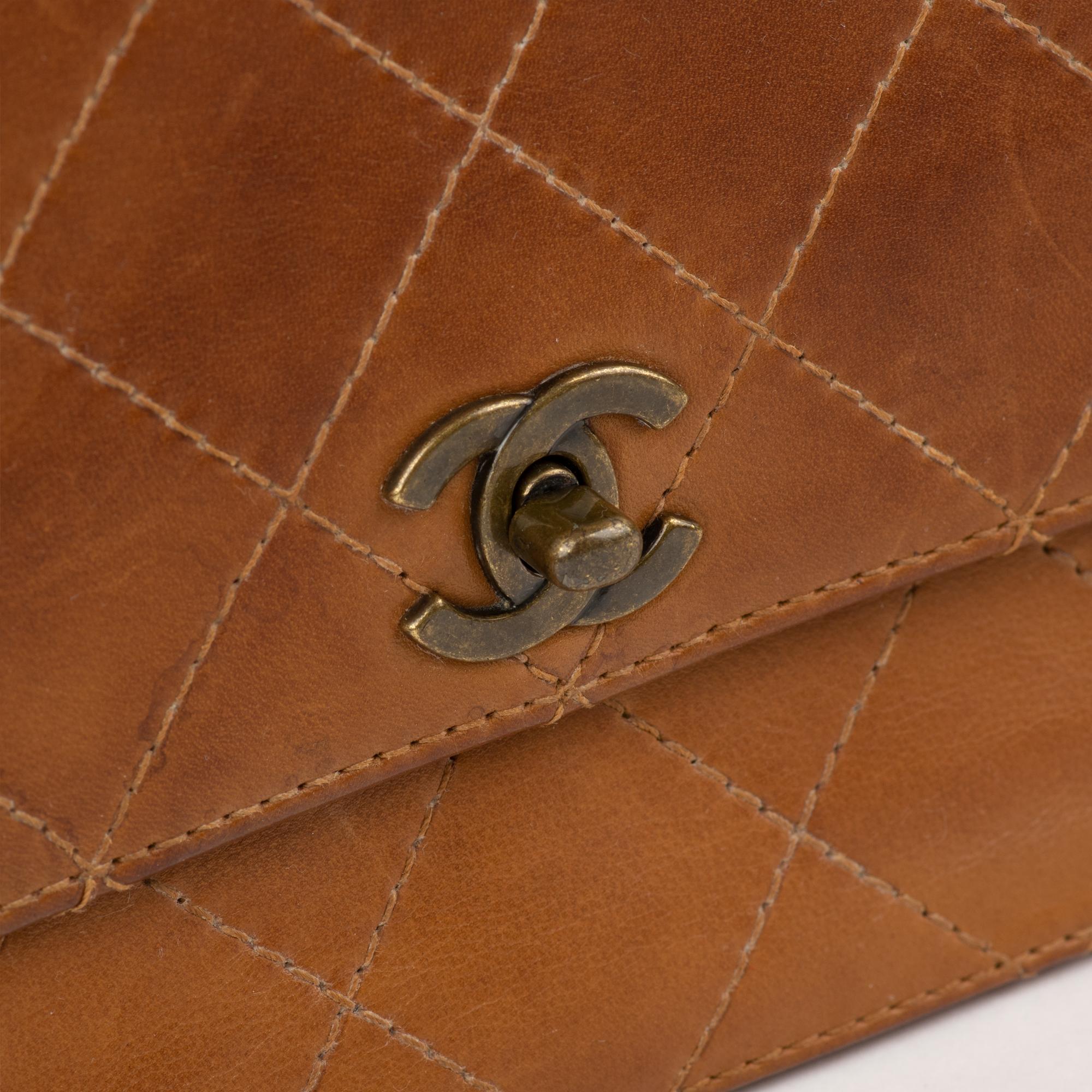 Women's Handbag Chanel  Vintage in Beige lambskin !
