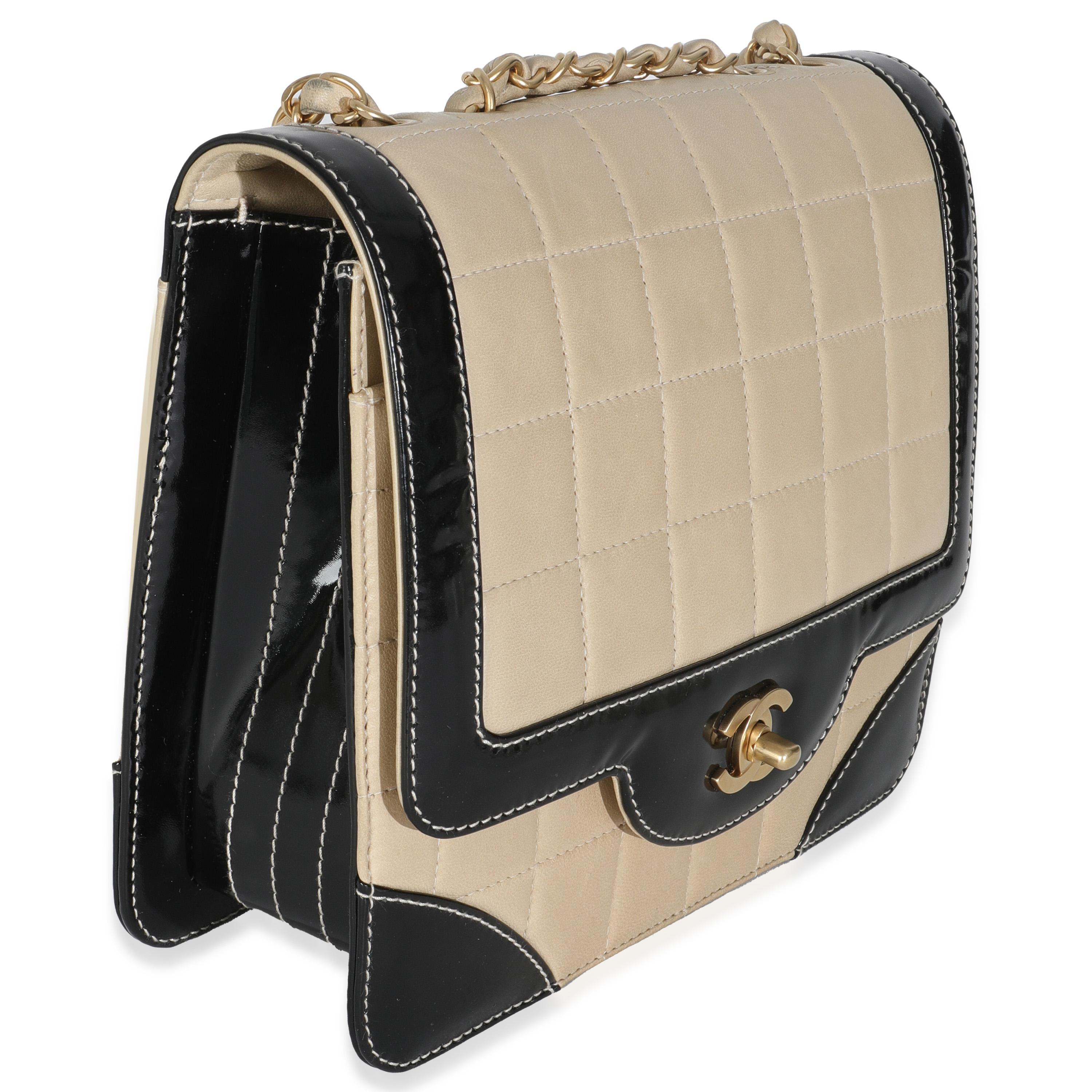 Chanel Vintage Beige Lambskin Black Patent Square Quilt Frame Flap Bag In Excellent Condition For Sale In New York, NY
