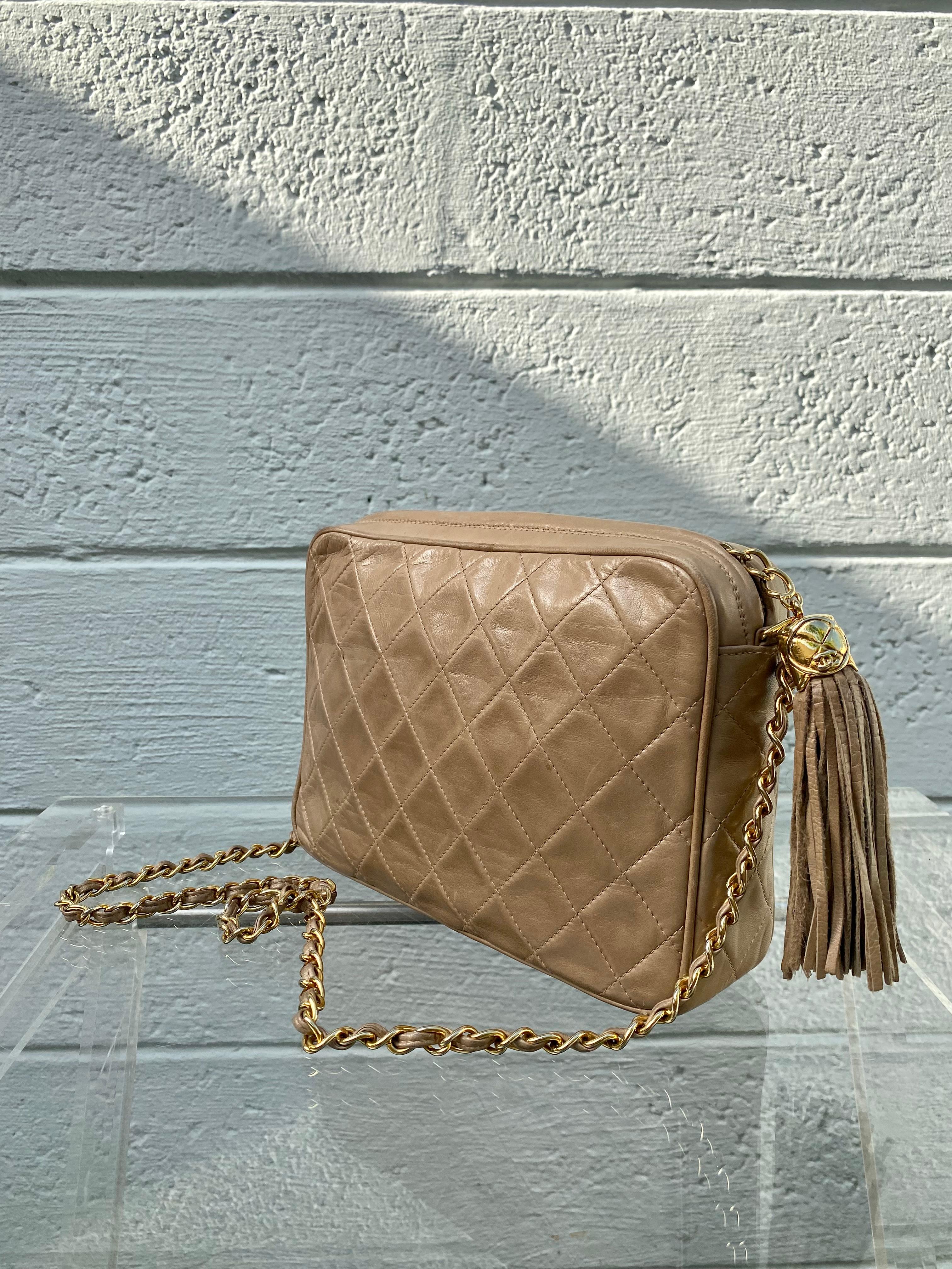 Chanel Vintage Beige Quilted Lambskin Camera Crossbody Bag In Good Condition For Sale In Fort Lauderdale, FL