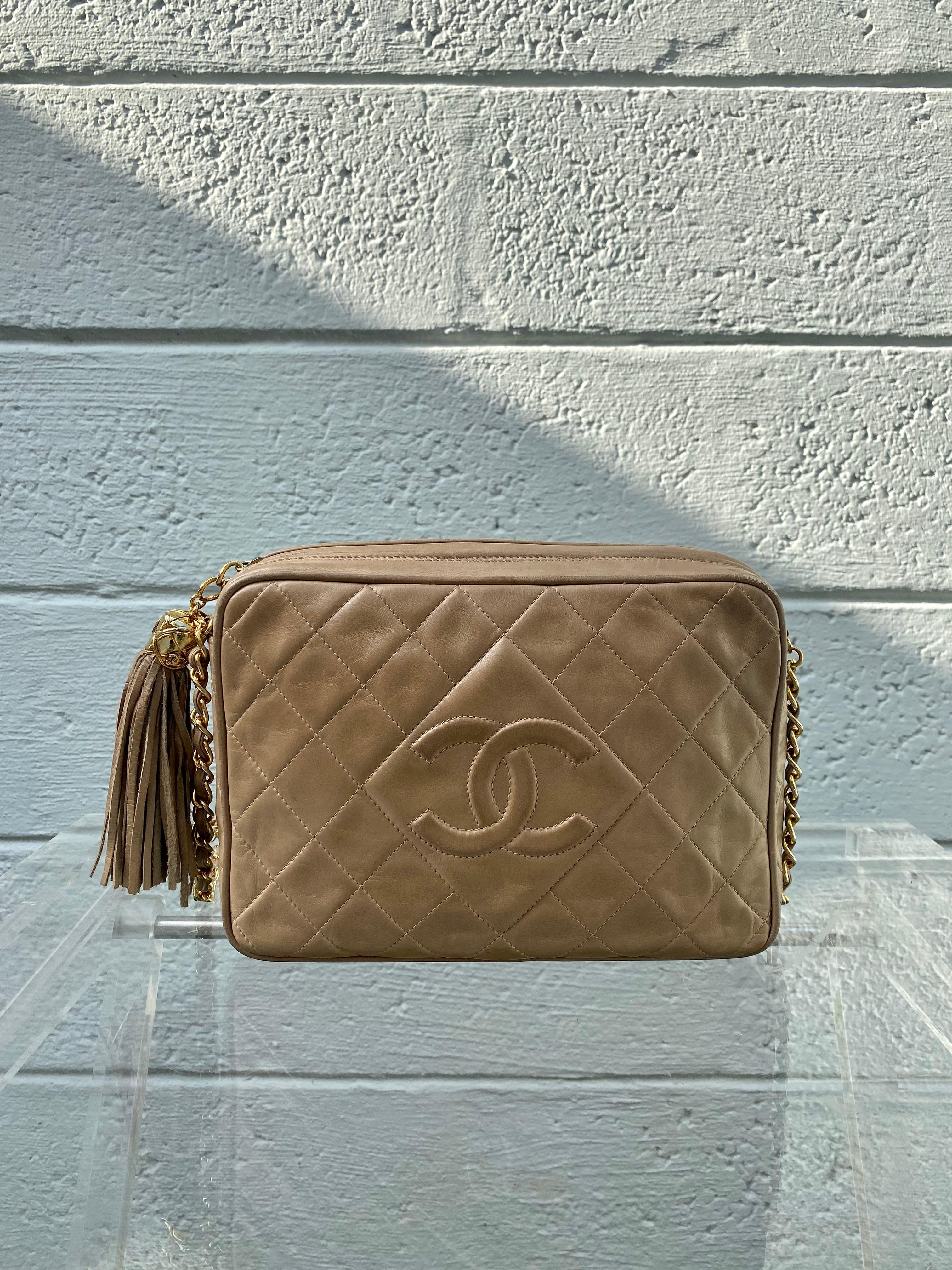 Chanel Vintage Beige Quilted Lambskin Camera Crossbody Bag For Sale 3