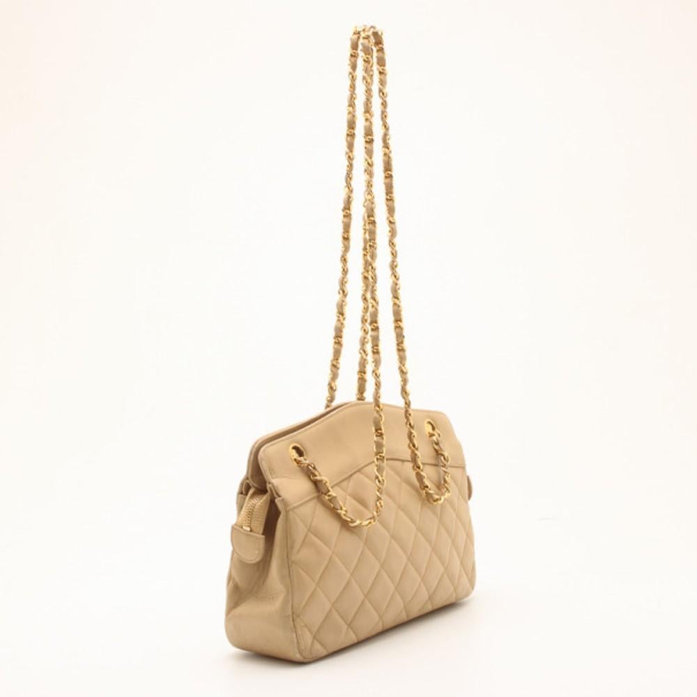 Chanel Vintage Beige Lambskin Quilted Shoulder Bag In Good Condition In Dubai, Al Qouz 2