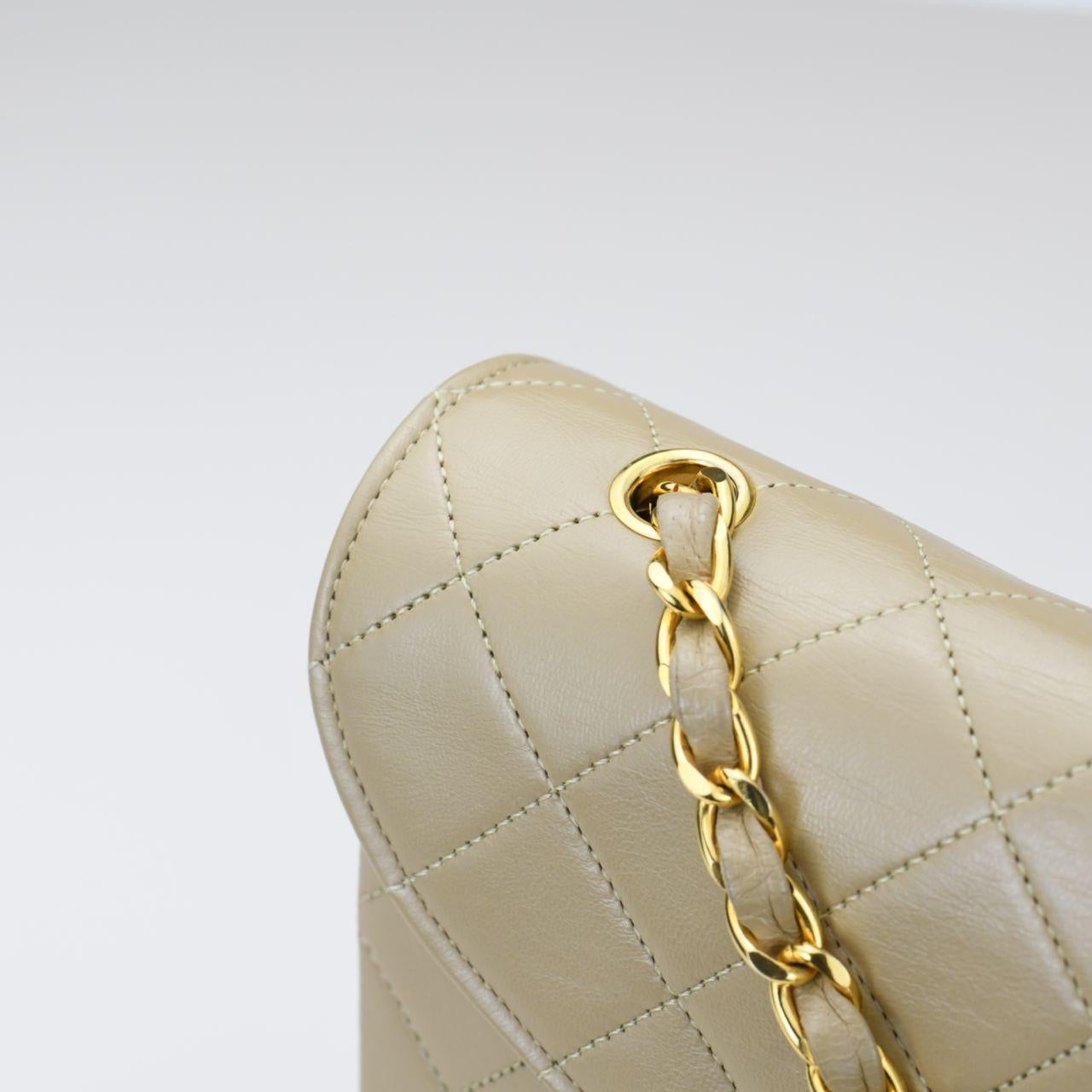Chanel Vintage Beige Lambskin Single Flap Bag For Sale 9