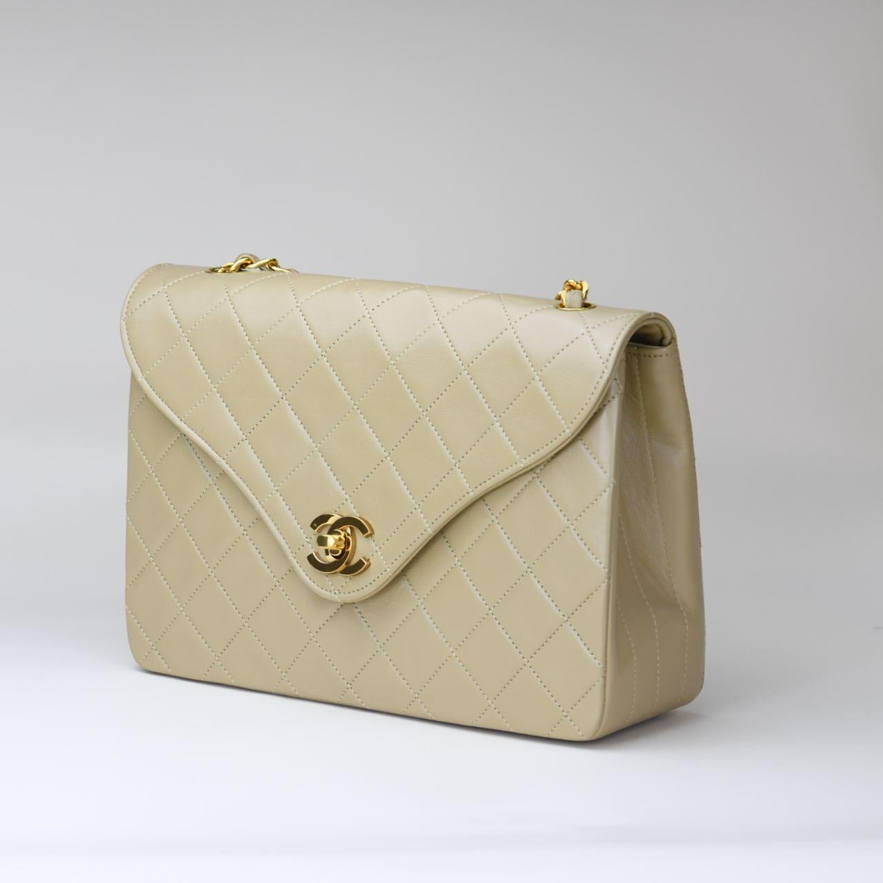 SKU 	AT-1004
Brand	Chanel
Serial No.	17****
Color	Beige
Date	Approx. 1990s
Metal	Gold
Material	Lambskin
Measurements	Approx. 24 x 15 x 7 cm
Condition	Excellent 
Comes with	Chanel Dust bag

If you are interested in any of our previously sold pieces,