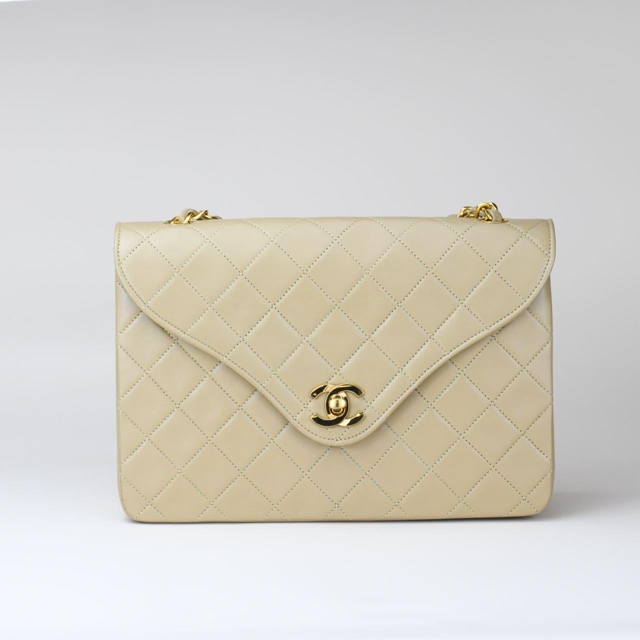 Chanel Vintage Beige Lambskin Single Flap Bag In Excellent Condition For Sale In Banbury, GB