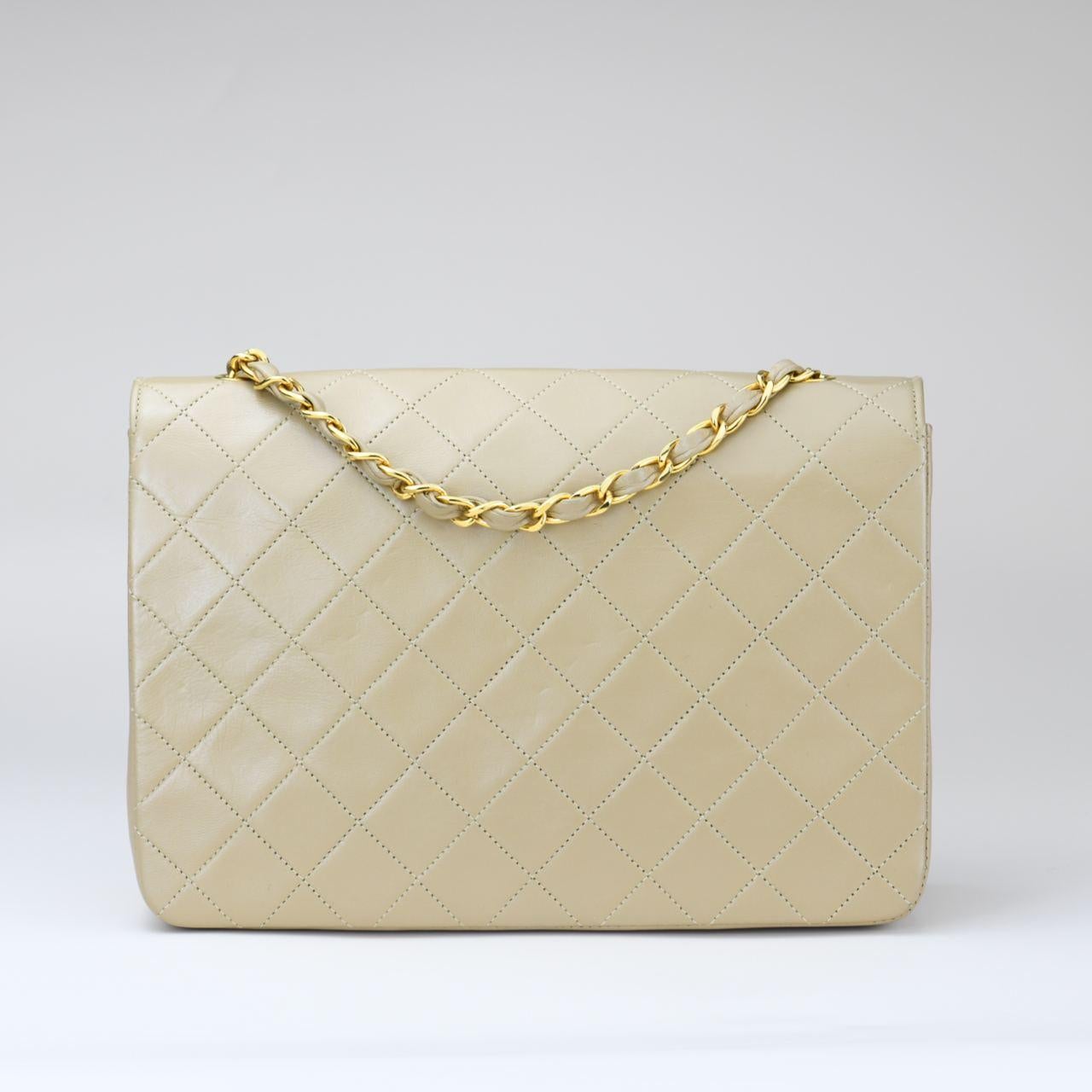 Women's Chanel Vintage Beige Lambskin Single Flap Bag For Sale