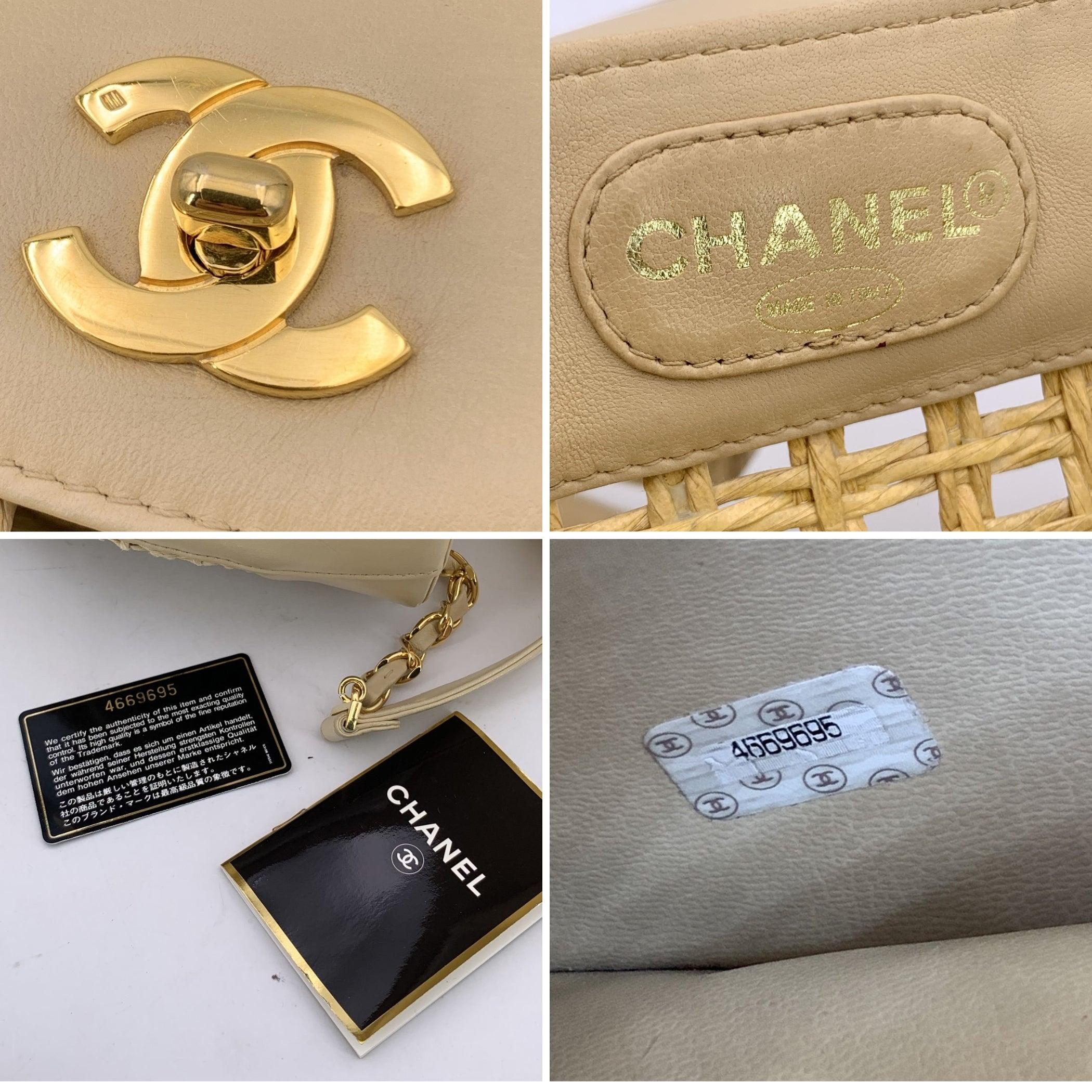 Sac à bandoulière vintage Chanel en cuir beige et paille en vente 1