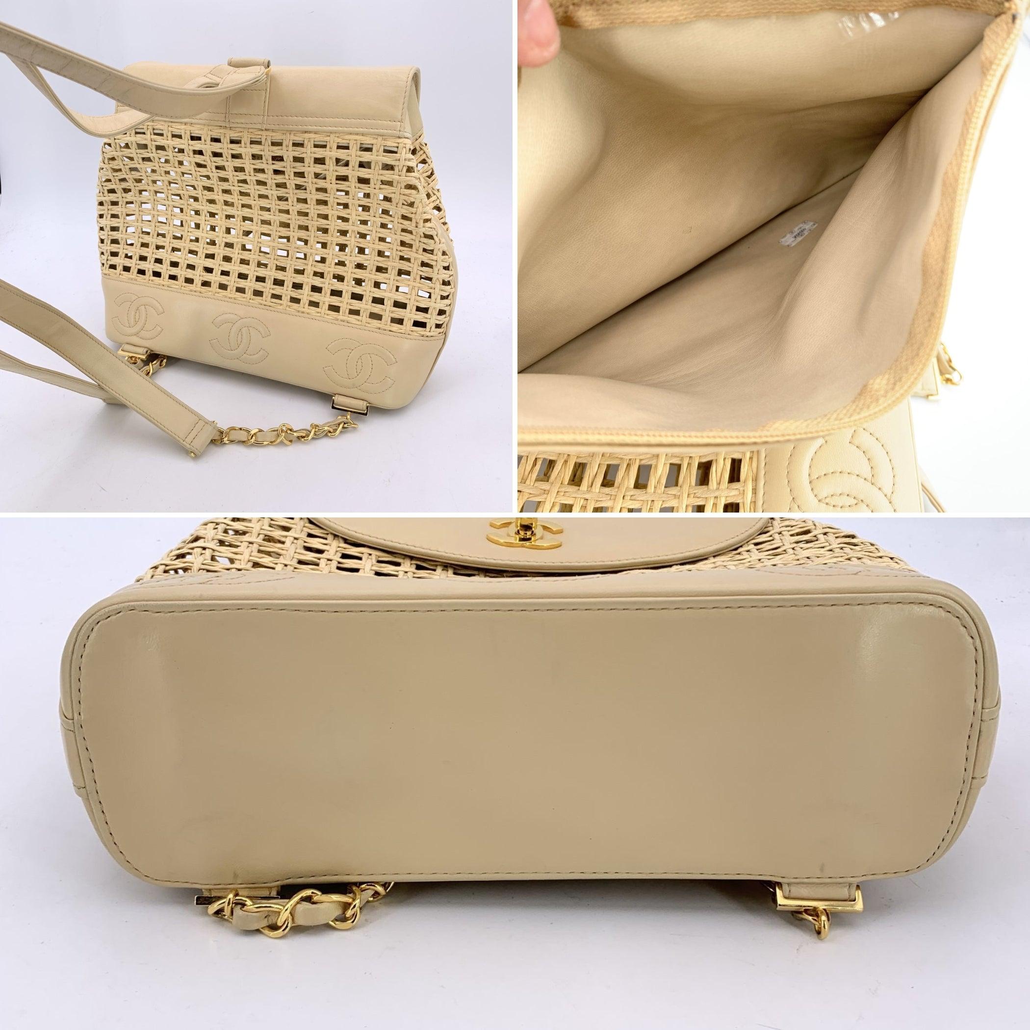 Sac à bandoulière vintage Chanel en cuir beige et paille en vente 2