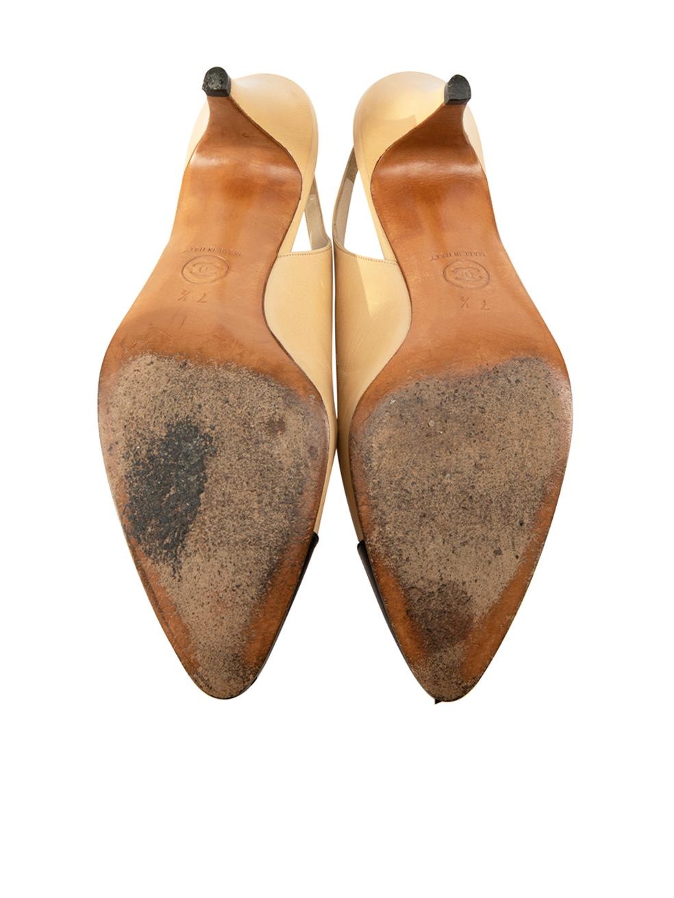 Women's Chanel Vintage Beige Leather Cap Toe Heels Size US 7.5