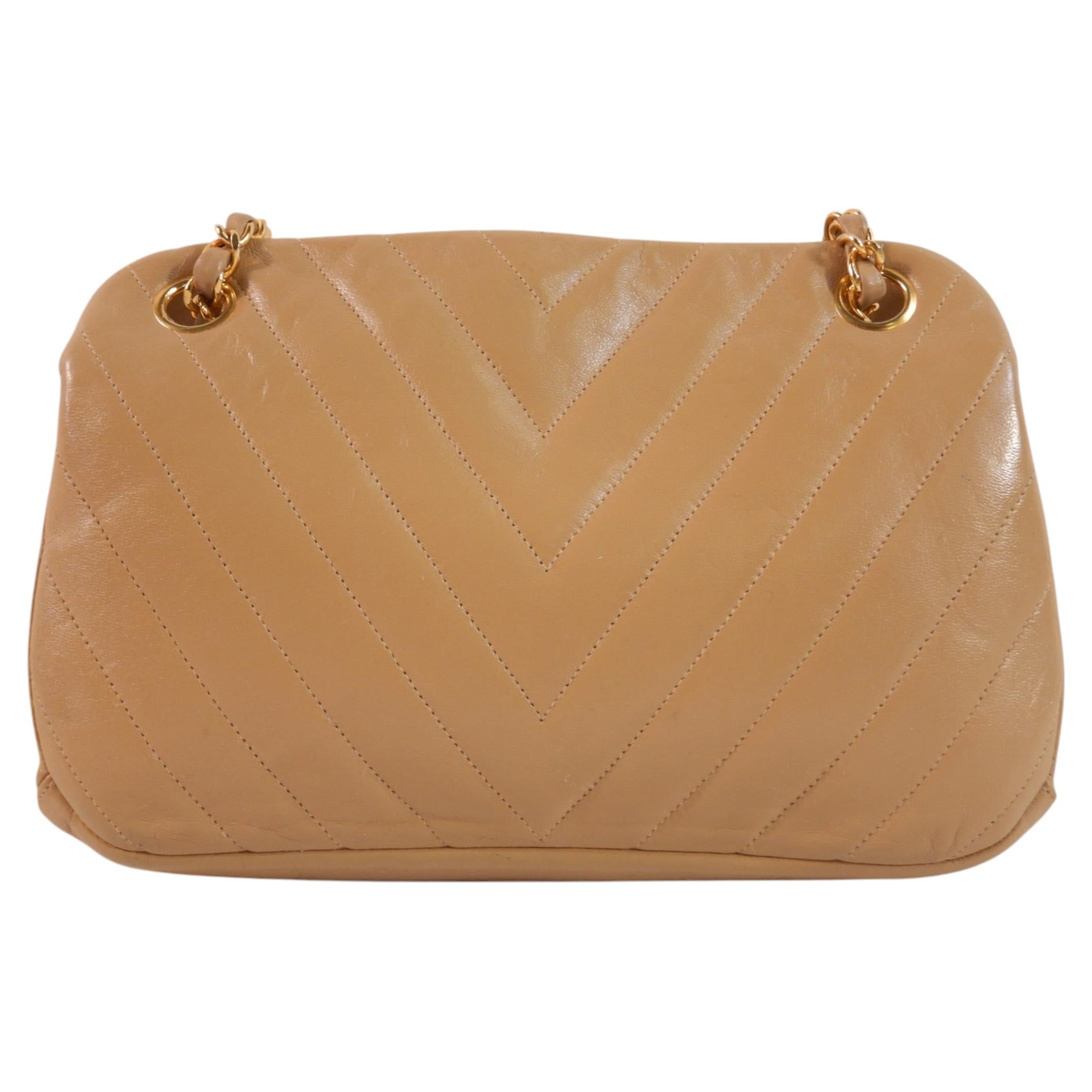 Chanel Vintage Beige Leather Chevron Quilted Kiss Lock Chain Bag