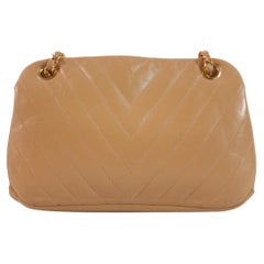 Chanel Vintage Beige Leather Chevron Quilted Kiss Lock Chain Bag