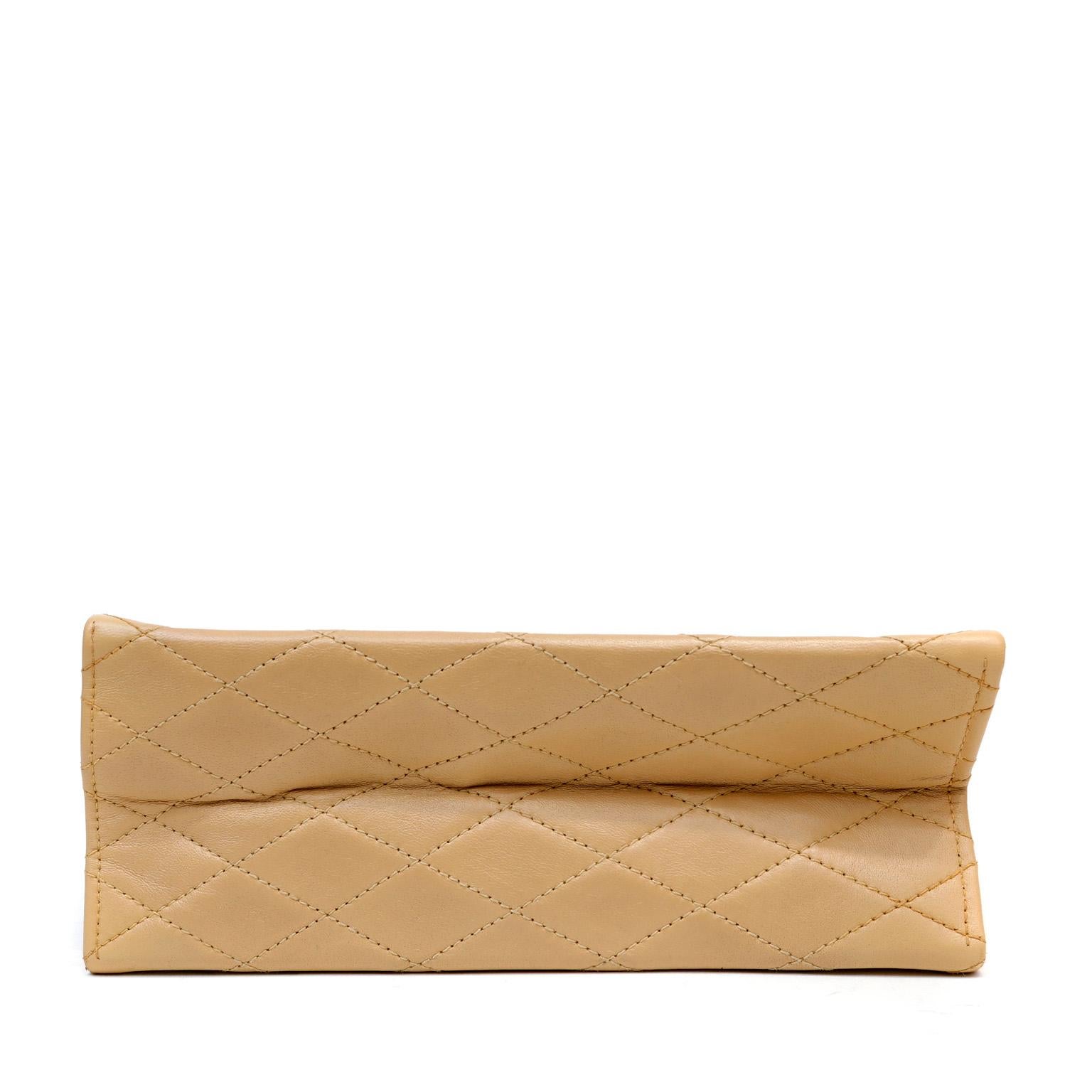 Chanel Vintage Beige Leather Envelope Flap Bag In Good Condition For Sale In Palm Beach, FL