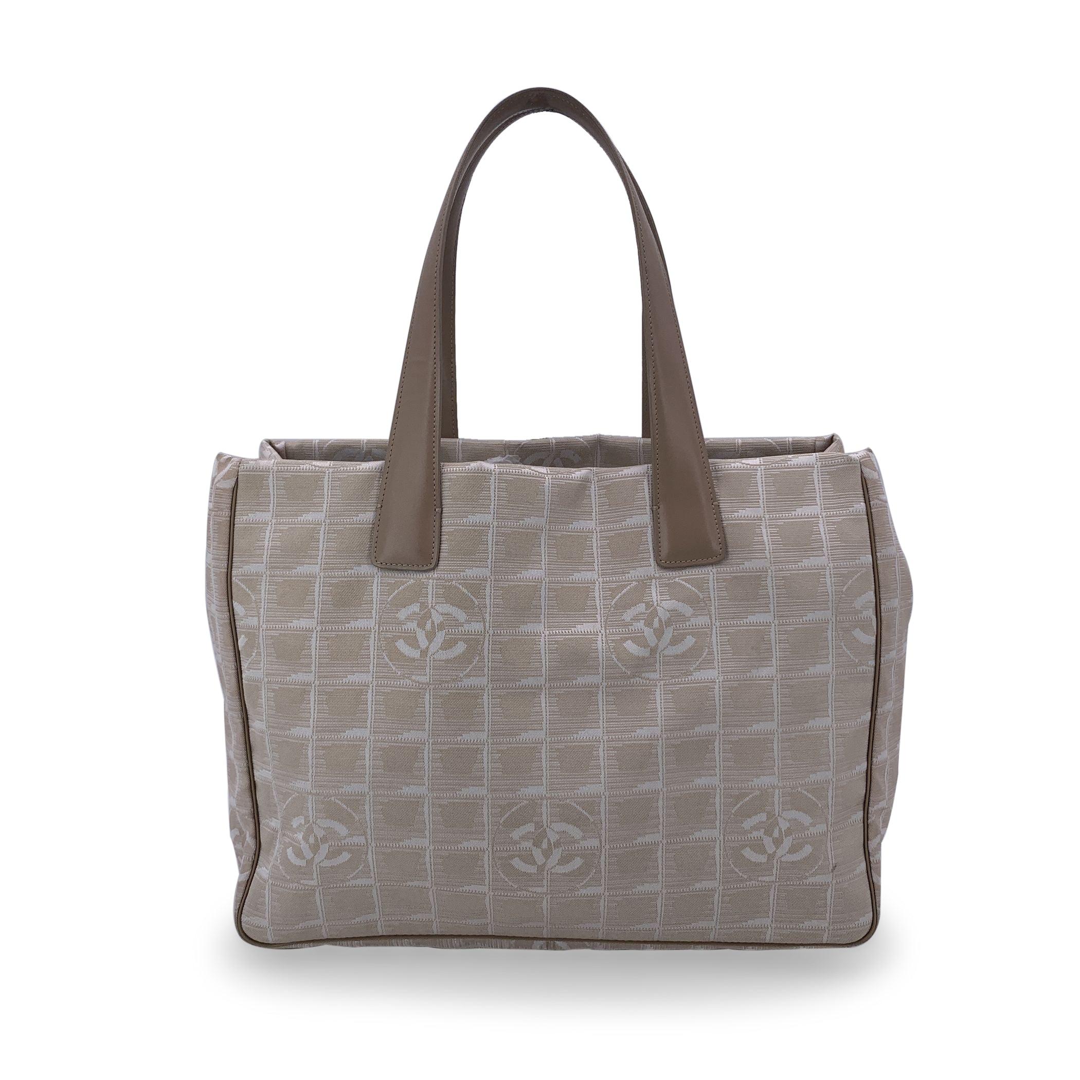 Chanel Vintage Beige Nylon New Travel Line Tote Shoulder Bag In Good Condition In Rome, Rome