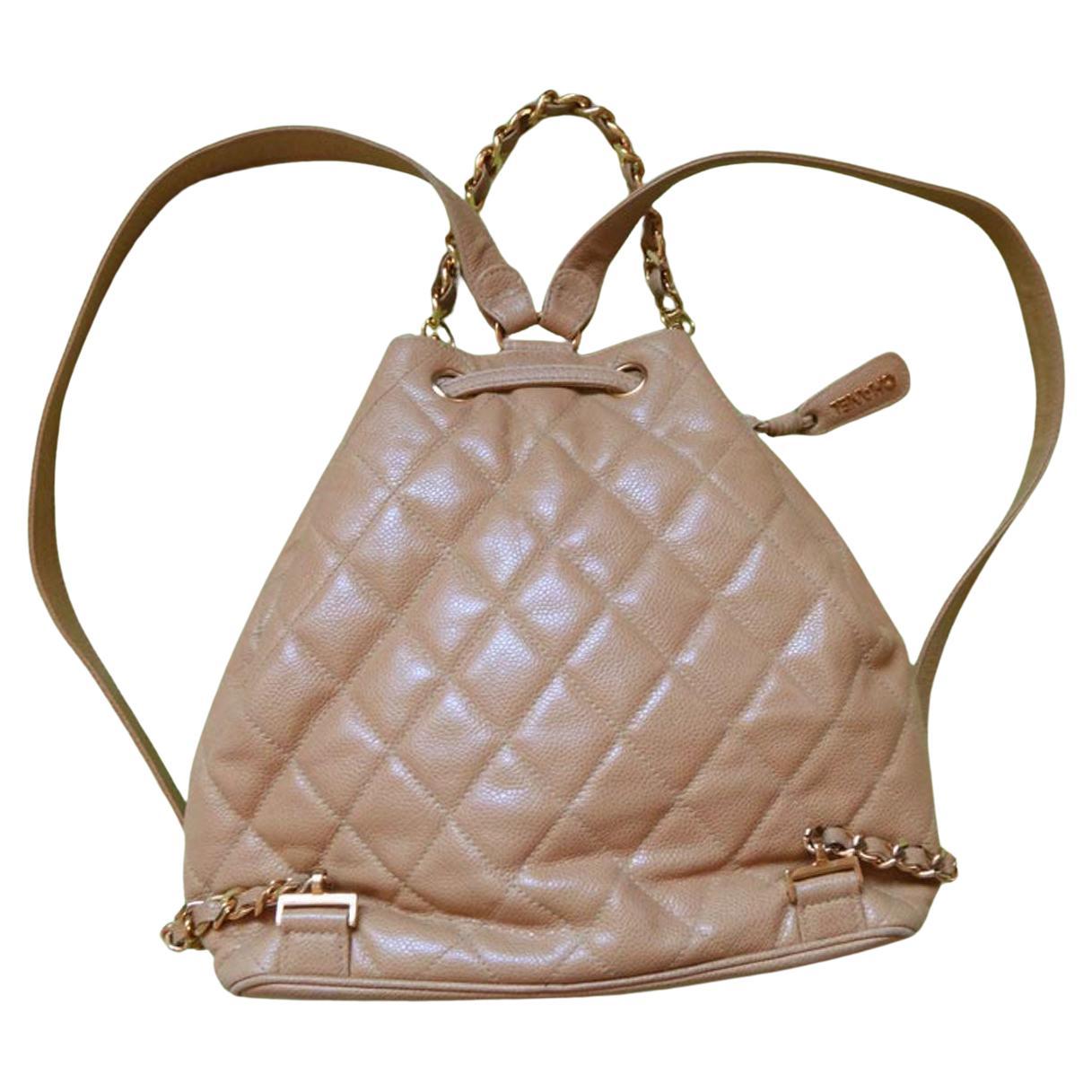 Chanel Vintage Beige Quilted Caviar Leather Drawstring Backpack Bag  In Good Condition For Sale In Miami, FL