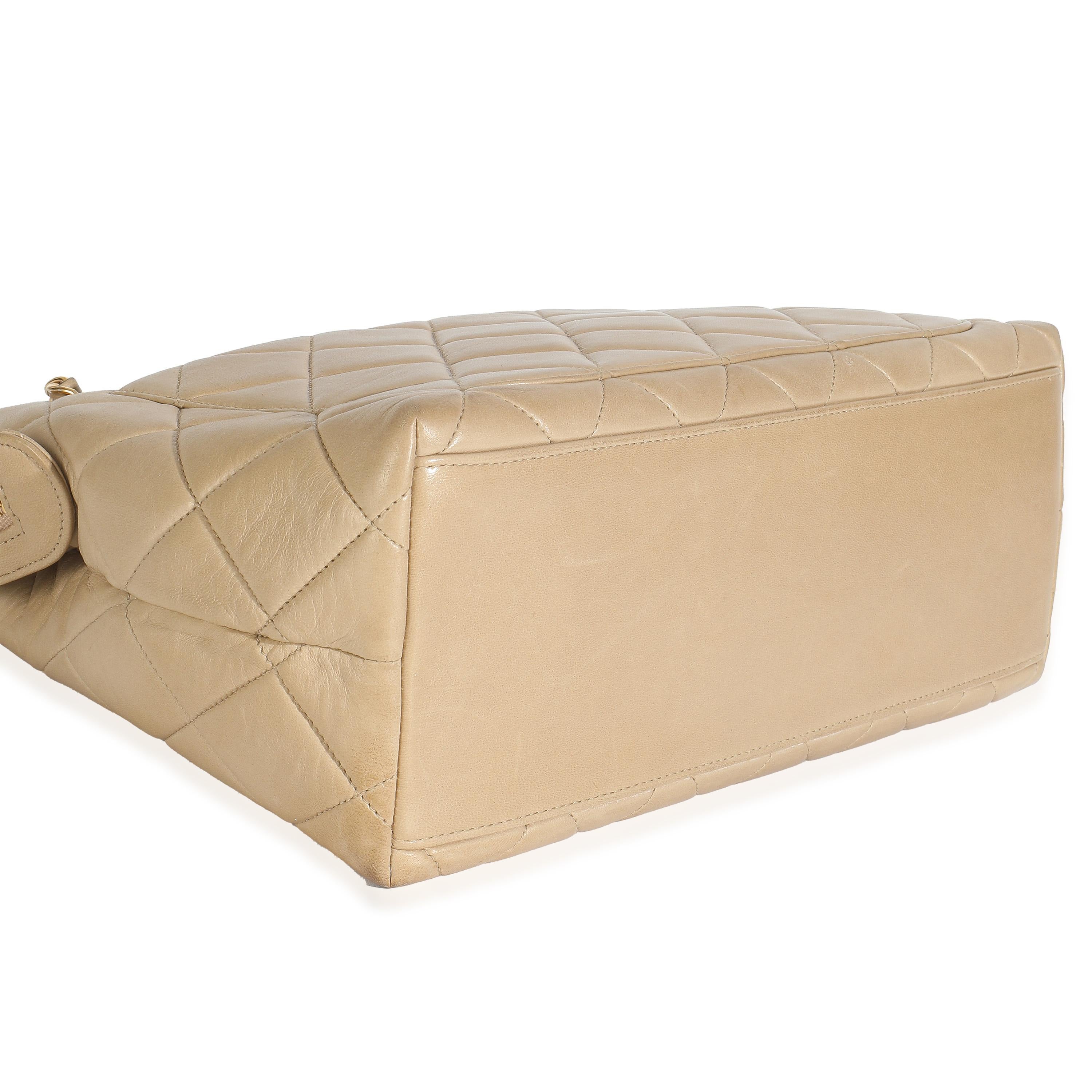 Chanel Vintage Beige Gesteppte Lammfell Kameratasche im Angebot 3