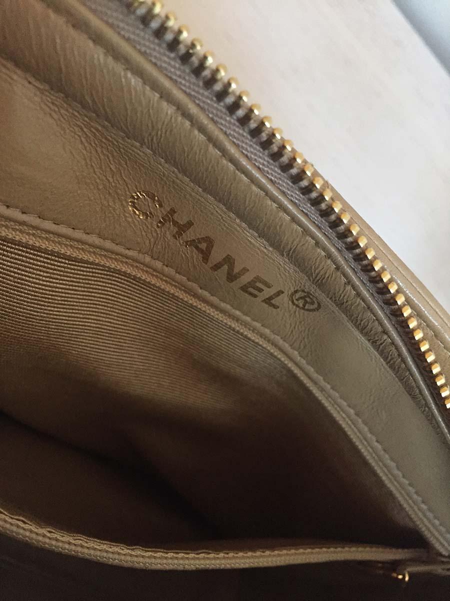 Chanel Vintage Beige Quilted Lambskin Leather Bag, 1997 In Excellent Condition In Praha 2, Hlavní město Praha