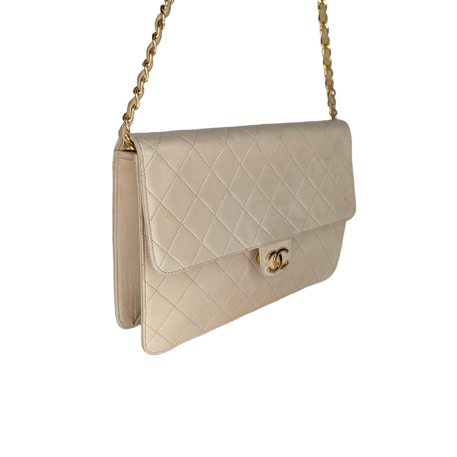 Women's Chanel Vintage Beige Quilted Lambskin Medium Flap Bag For Sale