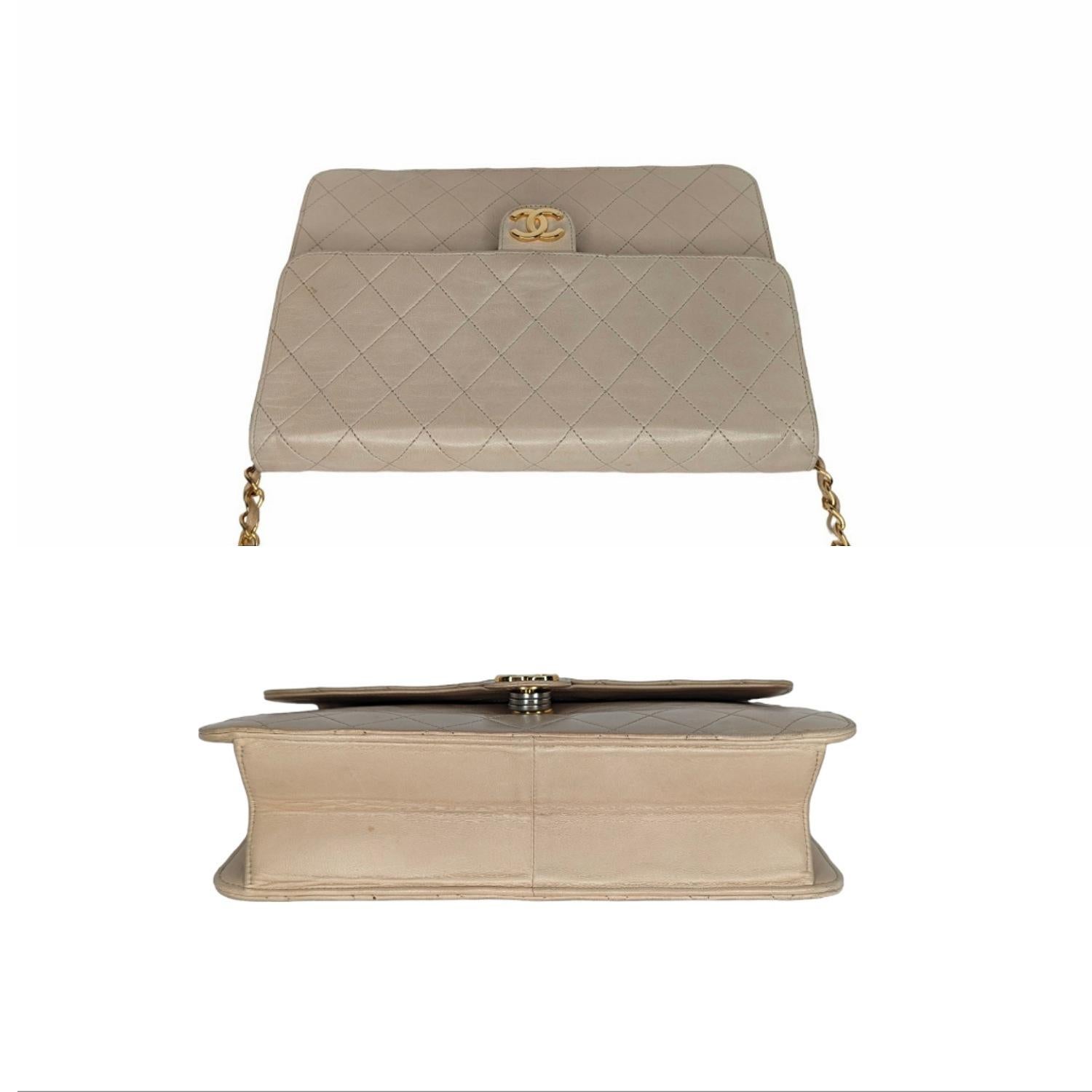 Chanel Vintage Beige Quilted Lambskin Medium Flap Bag For Sale 2