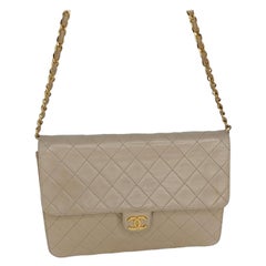 Chanel Vintage Beige gesteppte Lammfell Medium Klappentasche