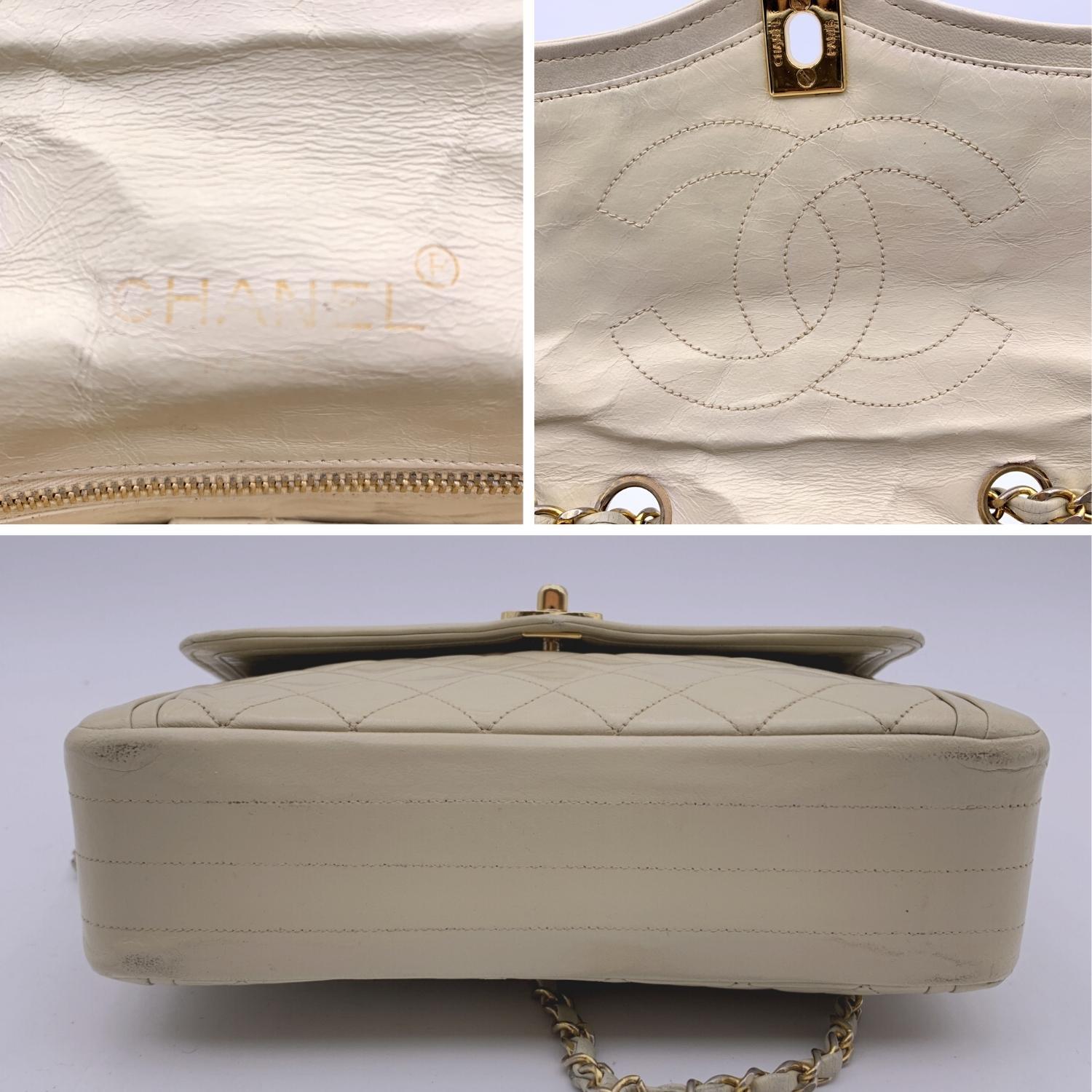 Chanel Vintage Beige Quilted Leather Diana Crossbody Bag In Good Condition In Rome, Rome