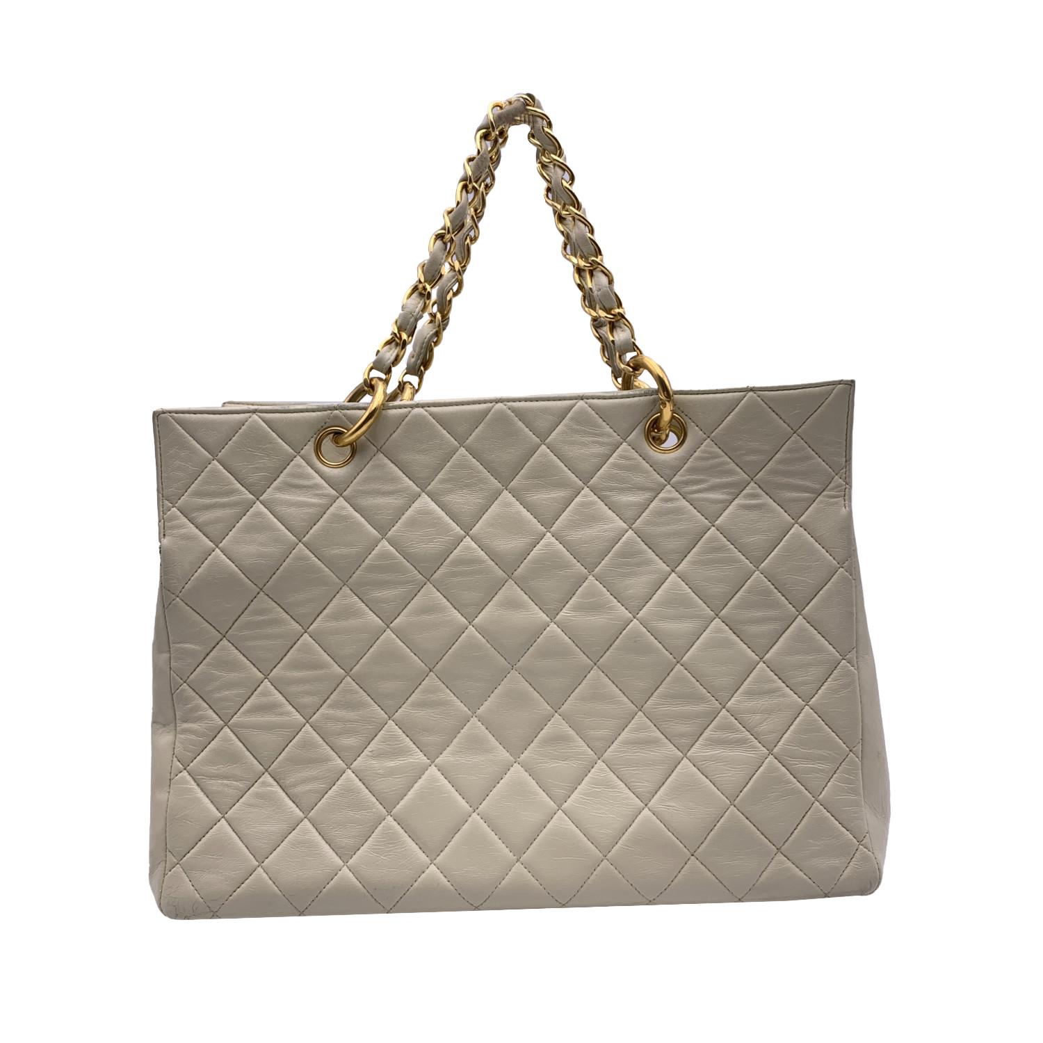 Chanel Vintage Beige Quilted Leather Grand Shopping Tote GST 1997 In Good Condition In Rome, Rome
