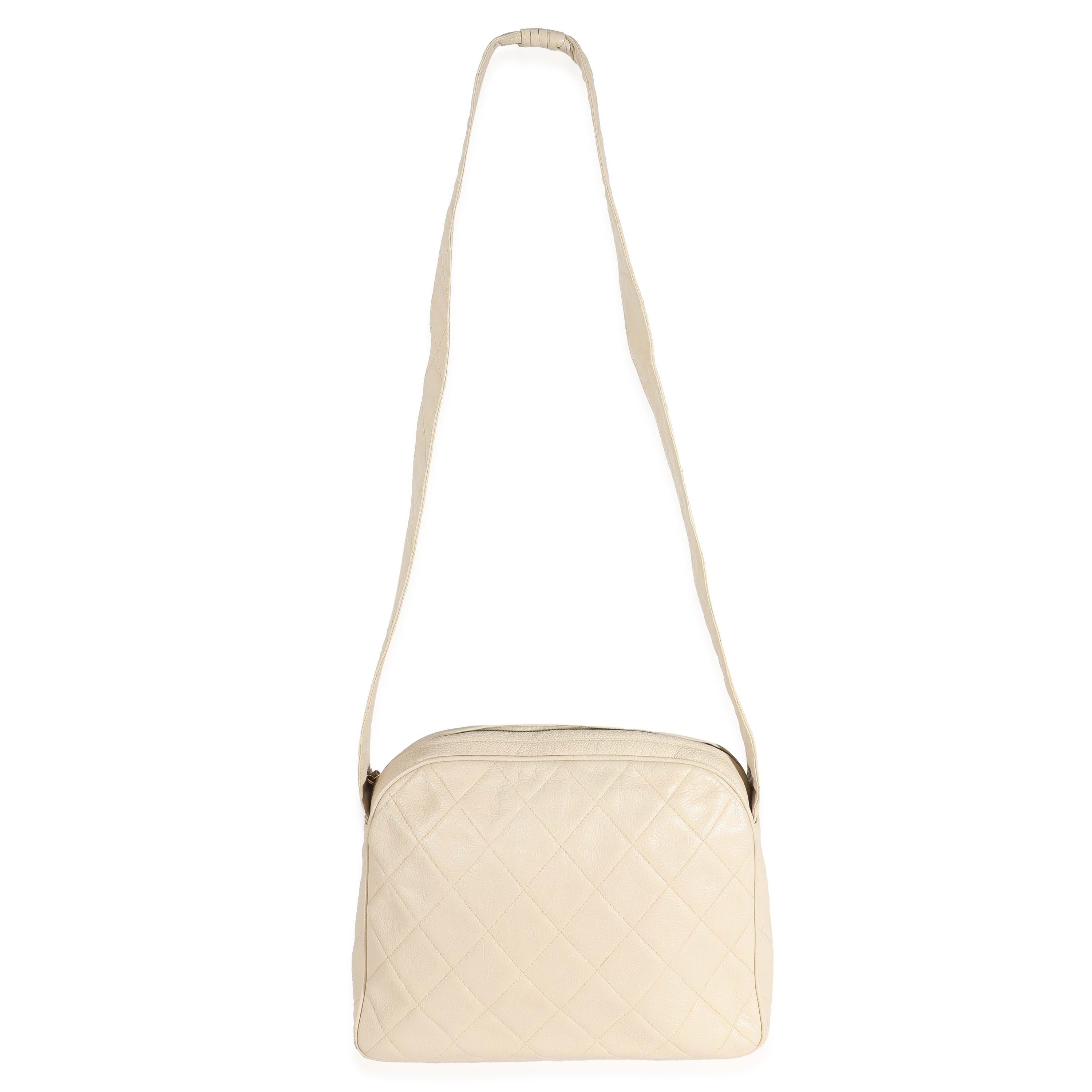 Listing Title : Chanel Vintage Beige Quilted Caviar Messenger Bag
SKU : 132051
Condit : Usagé 
Condition du sac à main : Bon
Commentaires sur l'état : L'article est en bon état avec des signes apparents d'usure. Rupture, légères éraflures et