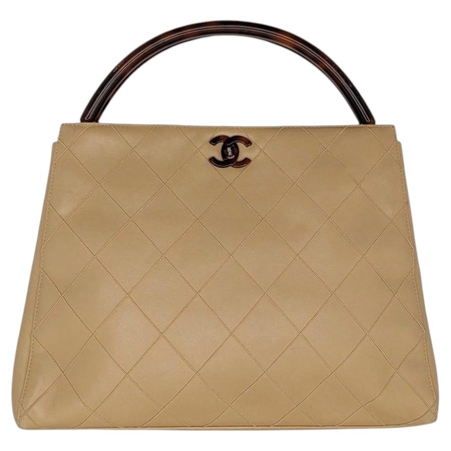 Chanel Vintage-Handtasche in Beige mit Steppmuster und Schildpatt-Motiv an den Henkeln