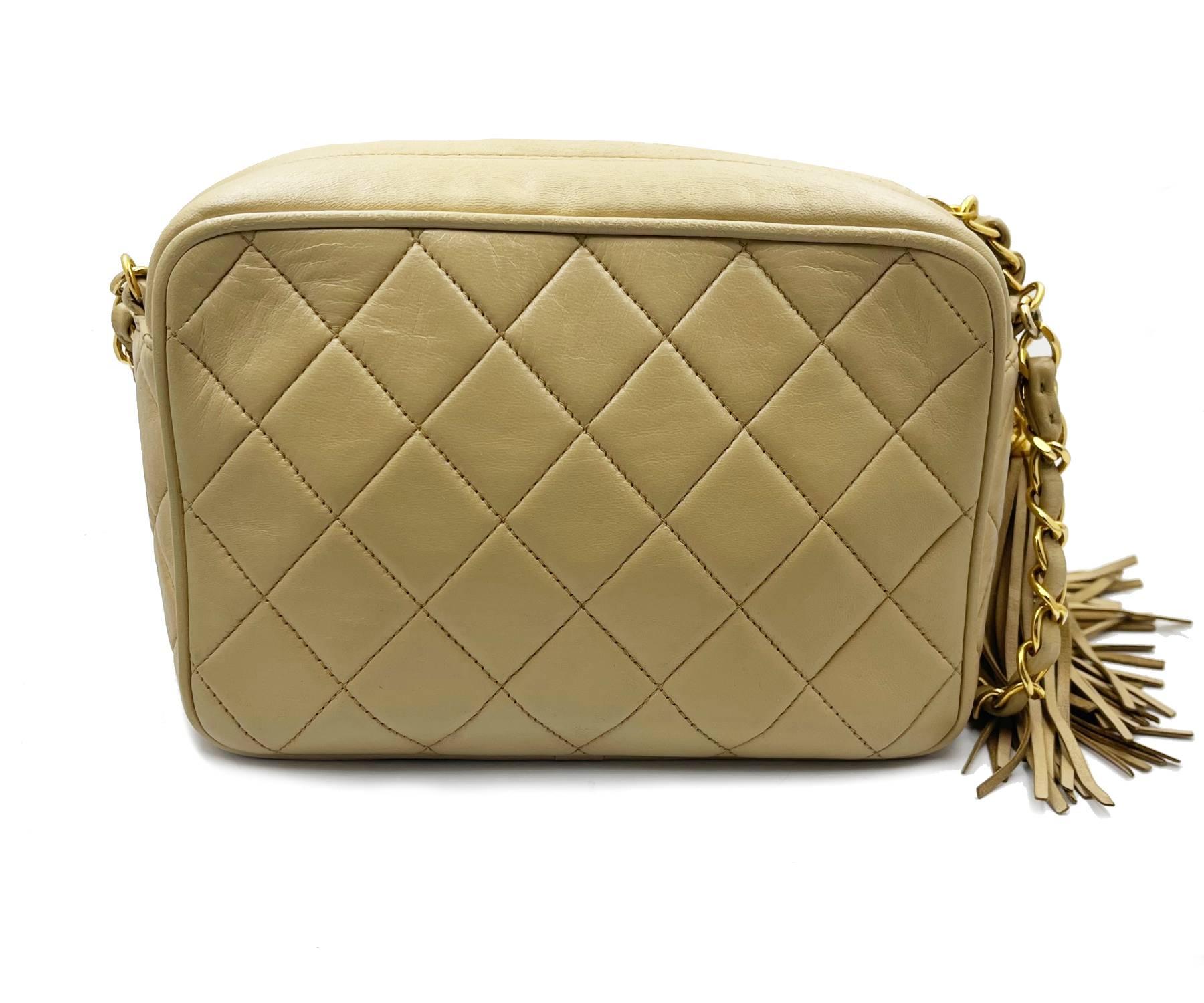 Chanel Vintage Beige Tassel Camera Small Cross Body Bag   In Good Condition For Sale In Pasadena, CA