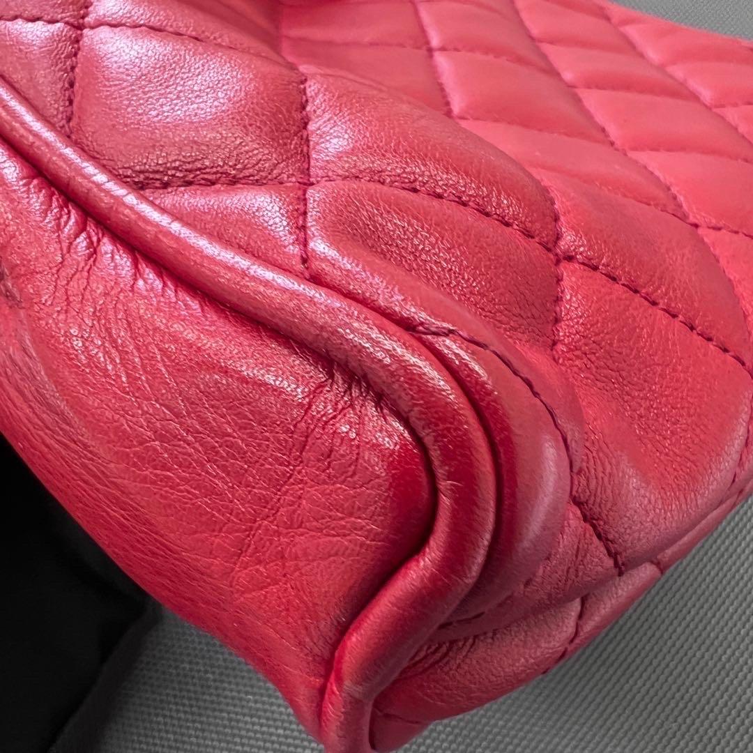 Chanel Vintage Belt Bag Mini Red Lambskin Leather Gold-tone Hardware im Angebot 13