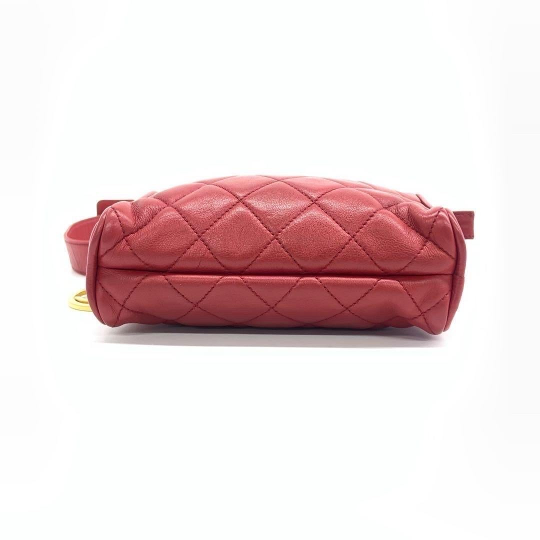 Chanel Vintage Belt Bag Mini Red Lambskin Leather Gold-tone Hardware Damen im Angebot